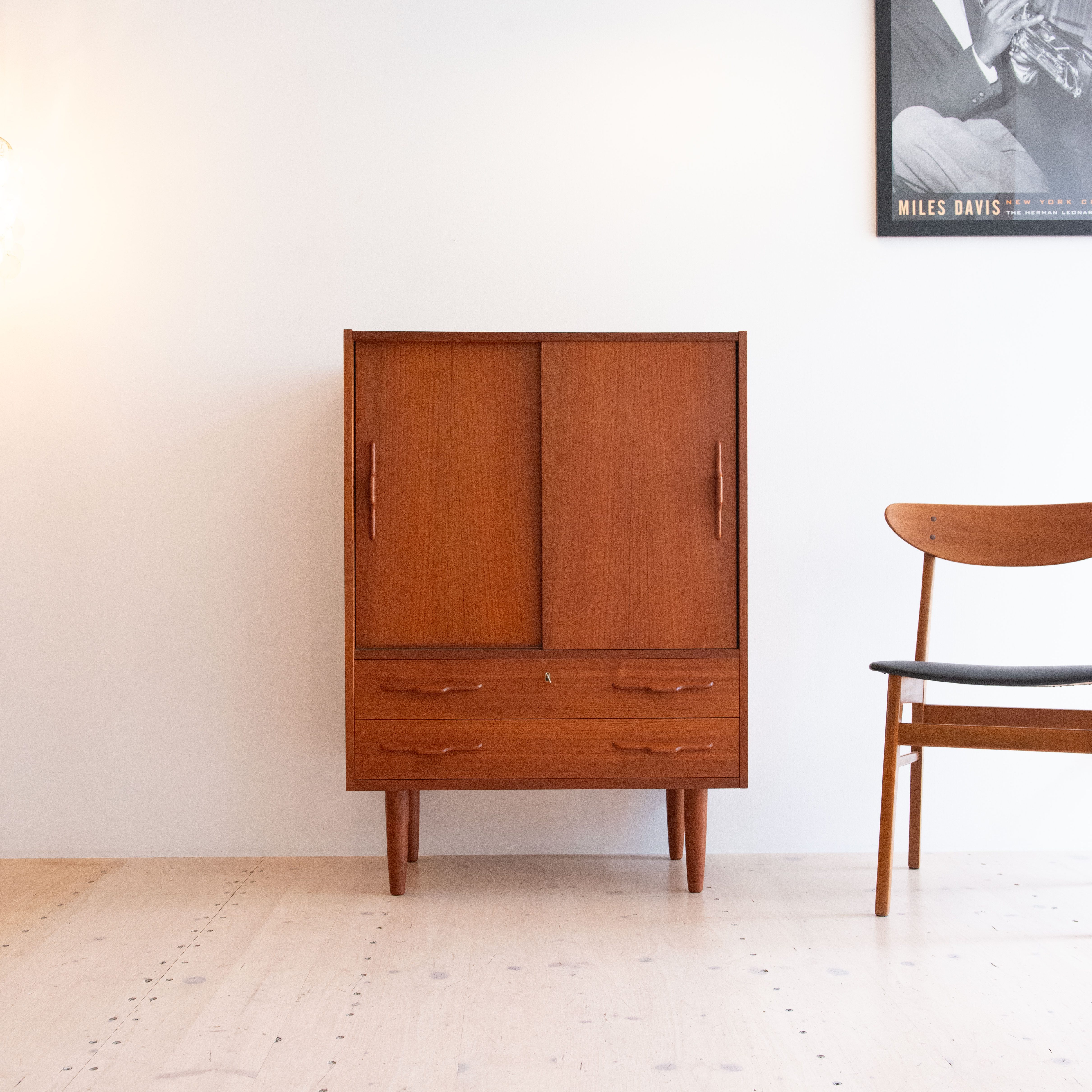 Teak Bar Möbel available at heyday möbel, Grubenstrasse 19, 8045 Zürich, Switzerland.