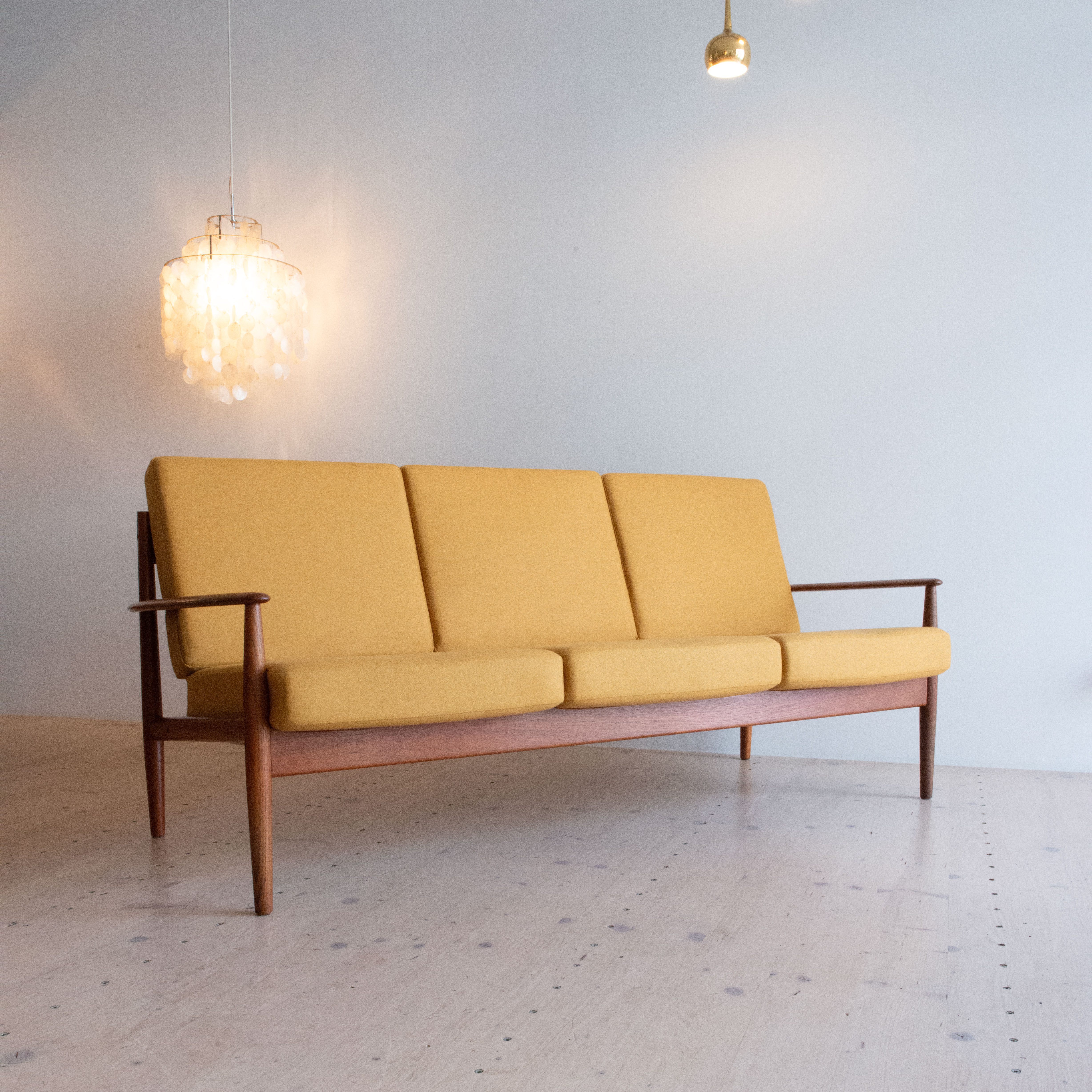 Grete Jalk Teak Sofa Model 118 with Mustard Upholstery. Made in Denmark in the 1960s by France & Son. Available at heyday möbel, 8045 Zürich, Schweiz.