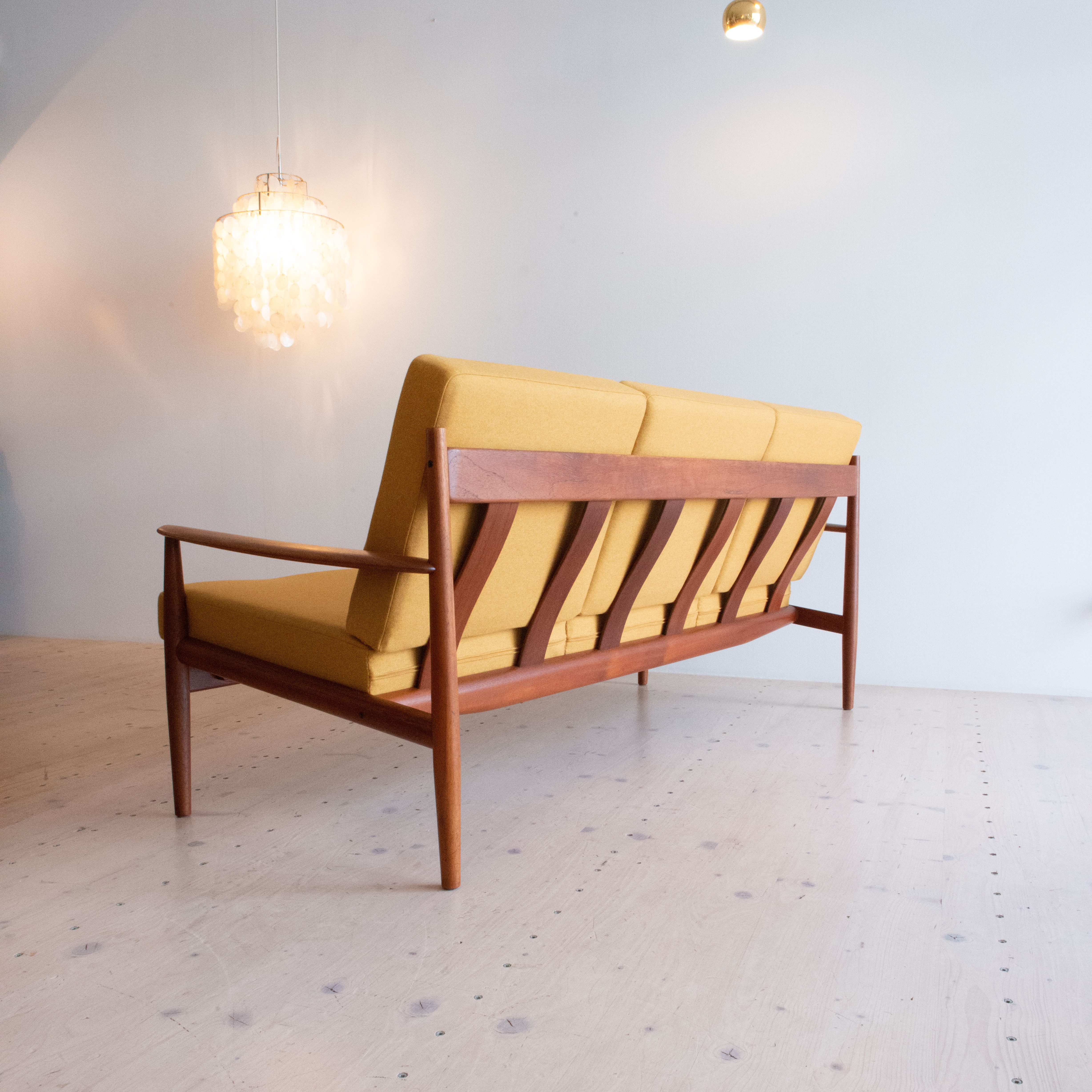 Grete Jalk Teak Sofa Model 118 with Mustard Upholstery. Made in Denmark in the 1960s by France & Son. Available at heyday möbel, 8045 Zürich, Schweiz.