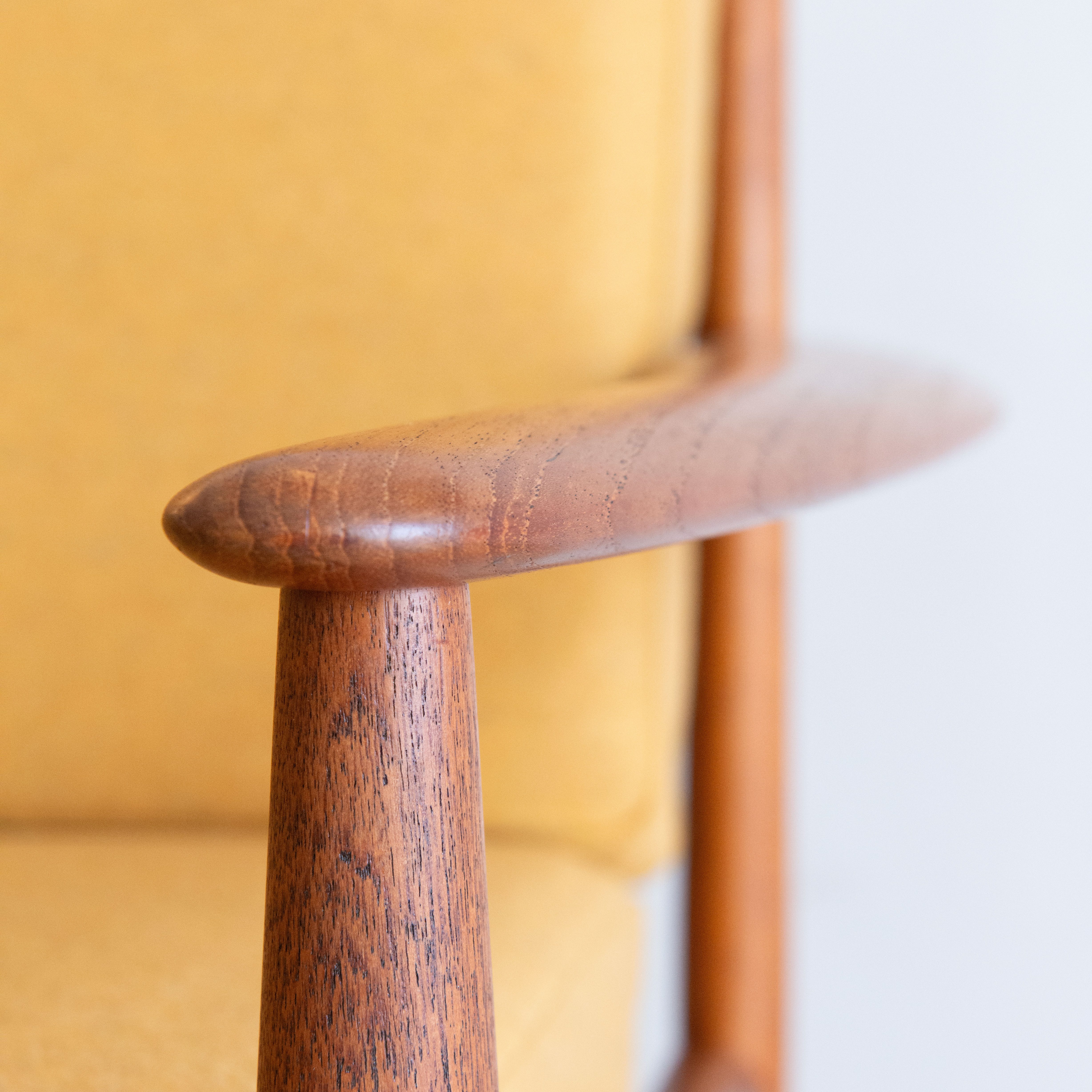 Grete Jalk Teak Sofa Model 118 with Mustard Upholstery. Made in Denmark in the 1960s by France & Son. Available at heyday möbel, 8045 Zürich, Schweiz.