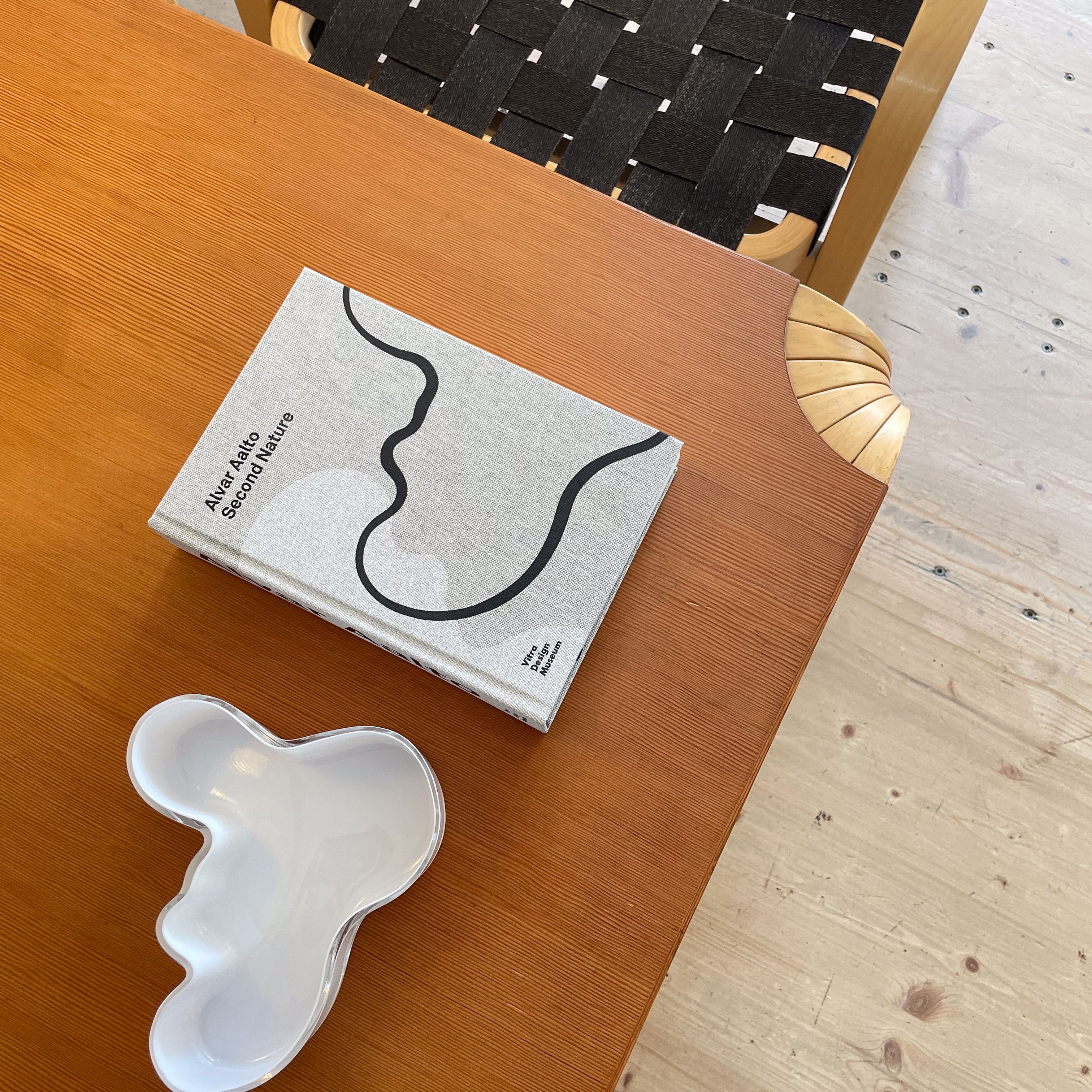 Alvar Aalto Fan Leg Table in Birch and Oregon Pine. Available at heyday möbel, Grubenstrasse 19, 8045 Zürich, Switzerland.