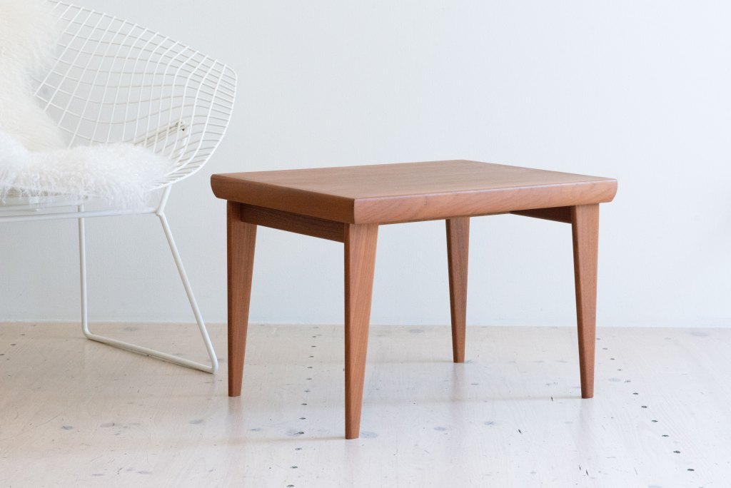 Foldable Side Table by Johannes Andersen. Available at heyday möbel, Grubenstrasse 19, 8045 Zürich, Switzerland.