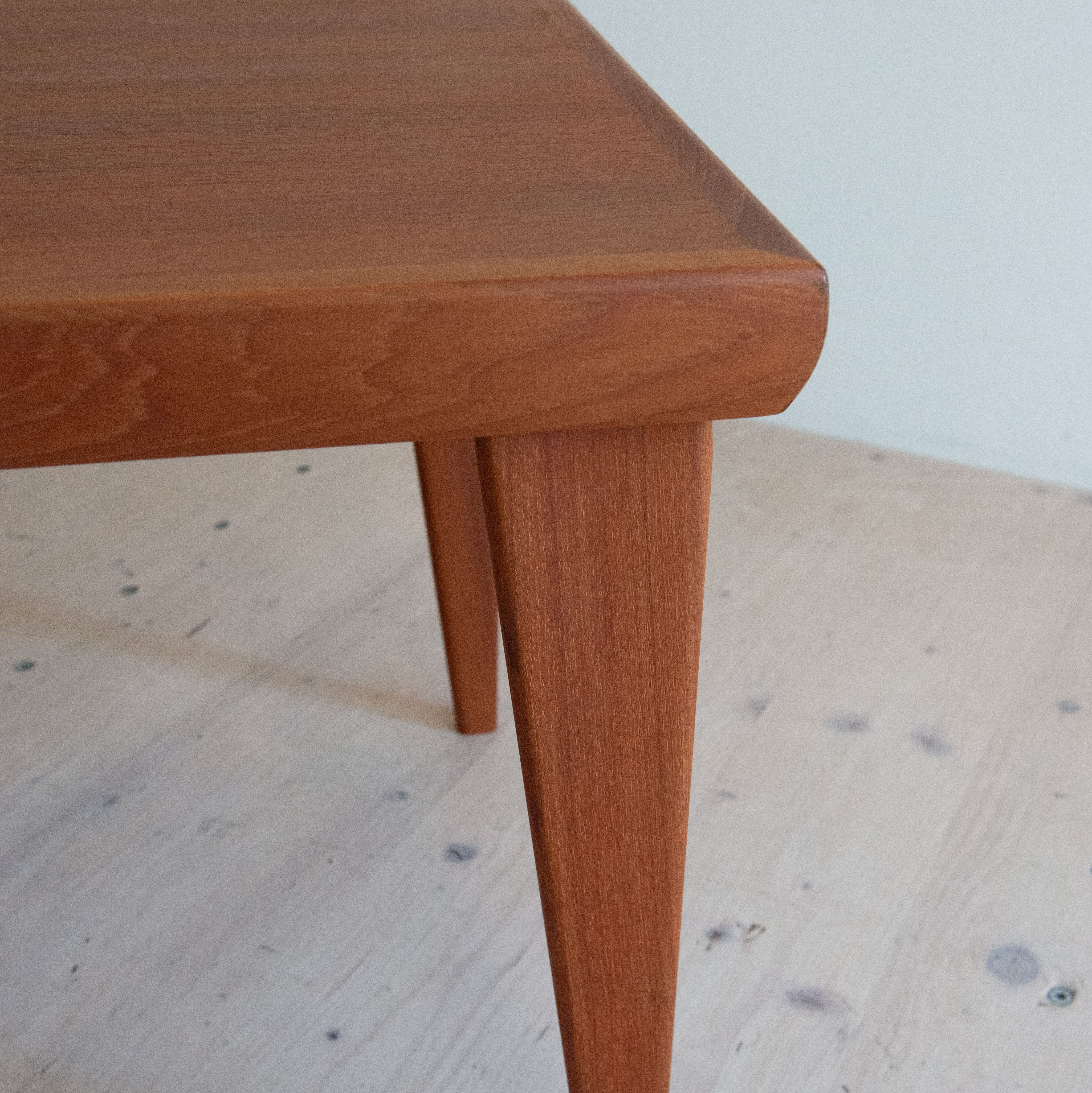 Foldable Side Table by Johannes Andersen. Available at heyday möbel, Grubenstrasse 19, 8045 Zürich, Switzerland.