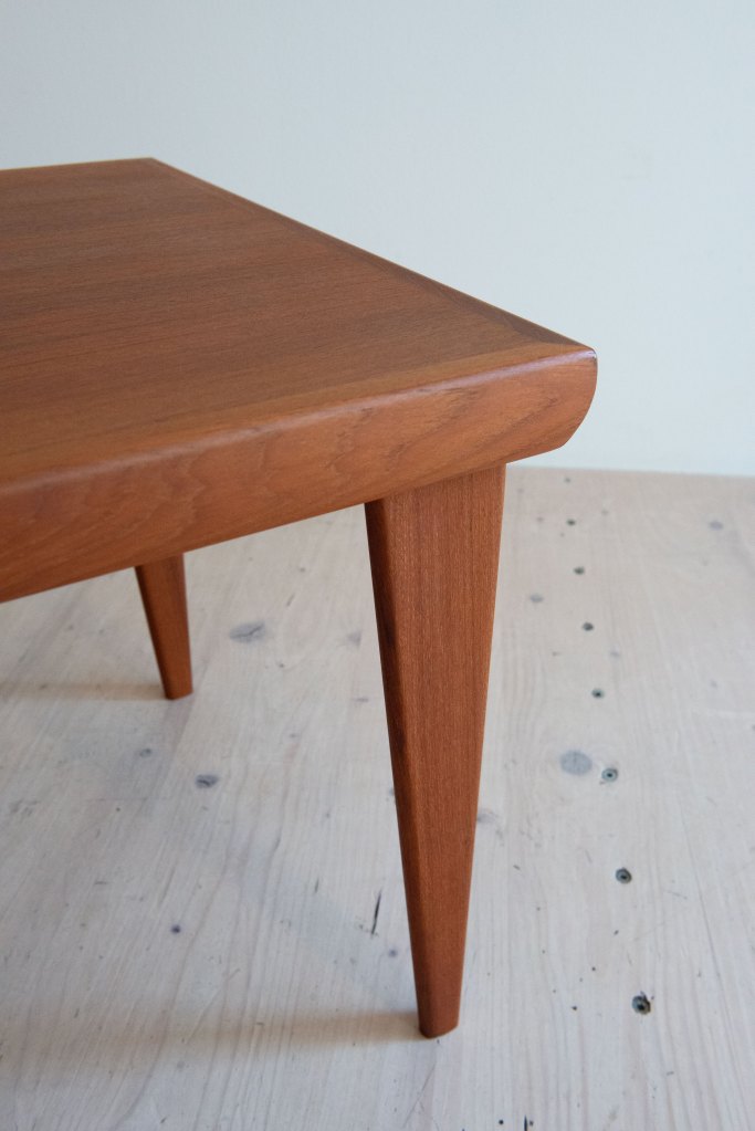 Foldable Side Table by Johannes Andersen. Available at heyday möbel, Grubenstrasse 19, 8045 Zürich, Switzerland.