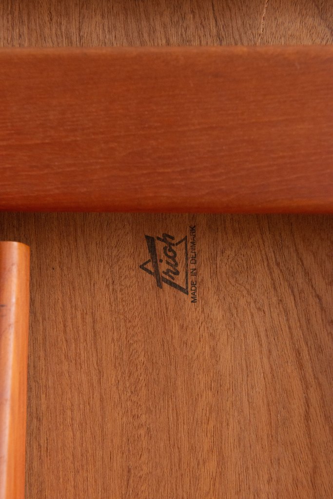 Foldable Side Table by Johannes Andersen. Available at heyday möbel, Grubenstrasse 19, 8045 Zürich, Switzerland.