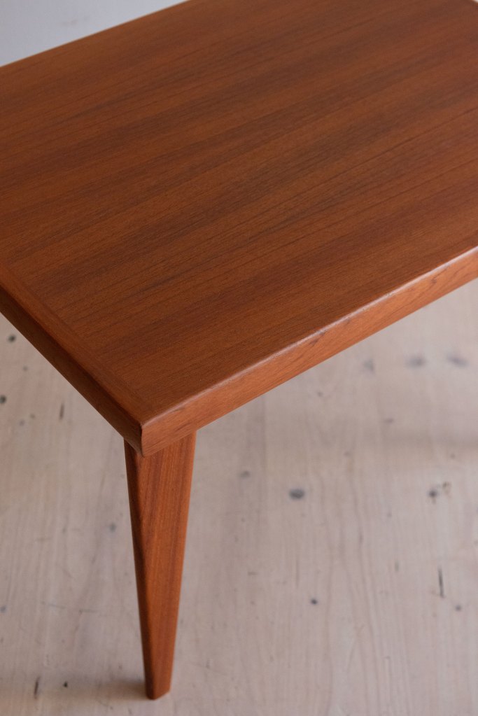 Foldable Side Table by Johannes Andersen. Available at heyday möbel, Grubenstrasse 19, 8045 Zürich, Switzerland.