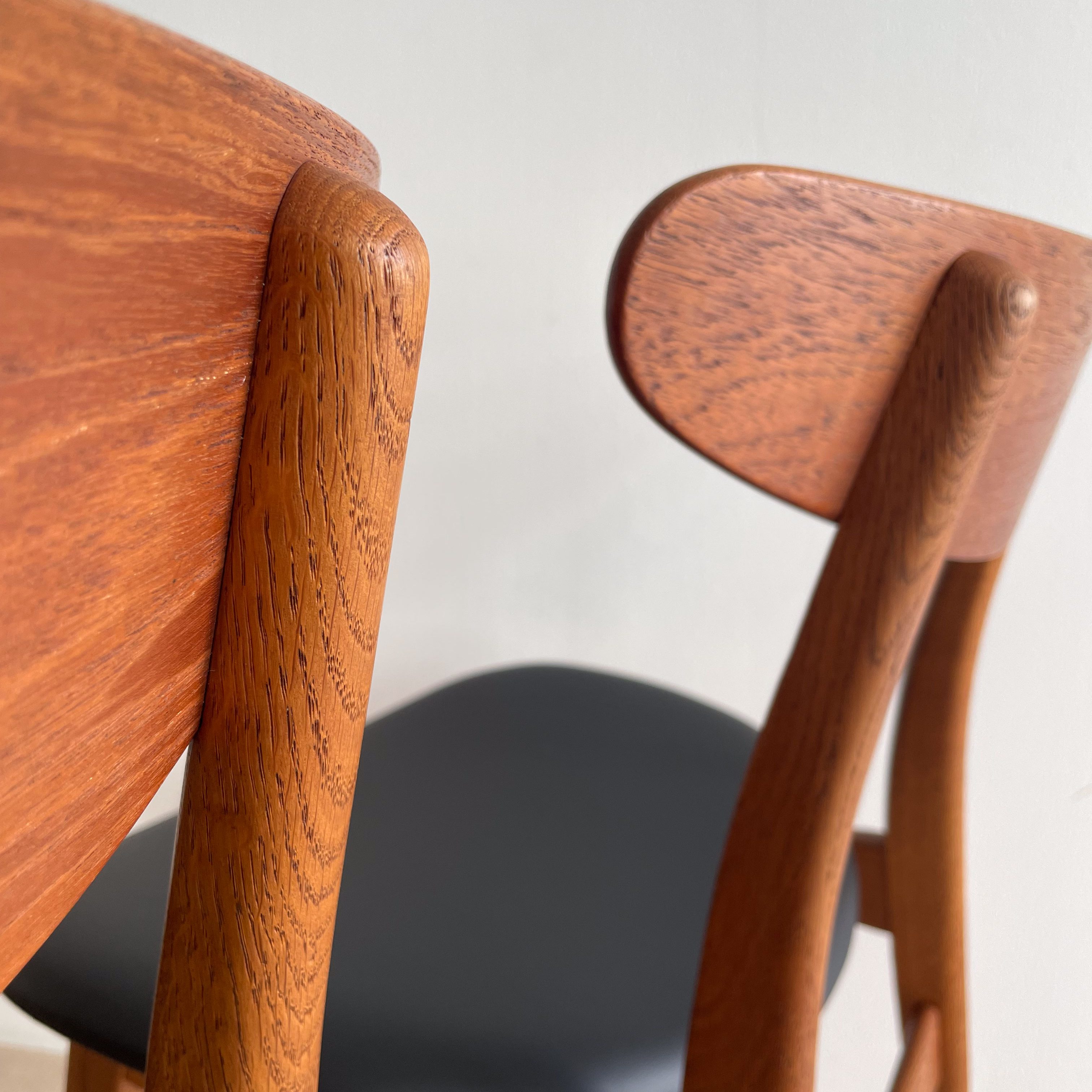 CH30 Dining Chairs in Teak and Oak Hans J. Wegner Carl Hansen & Son Denmark, 1950s