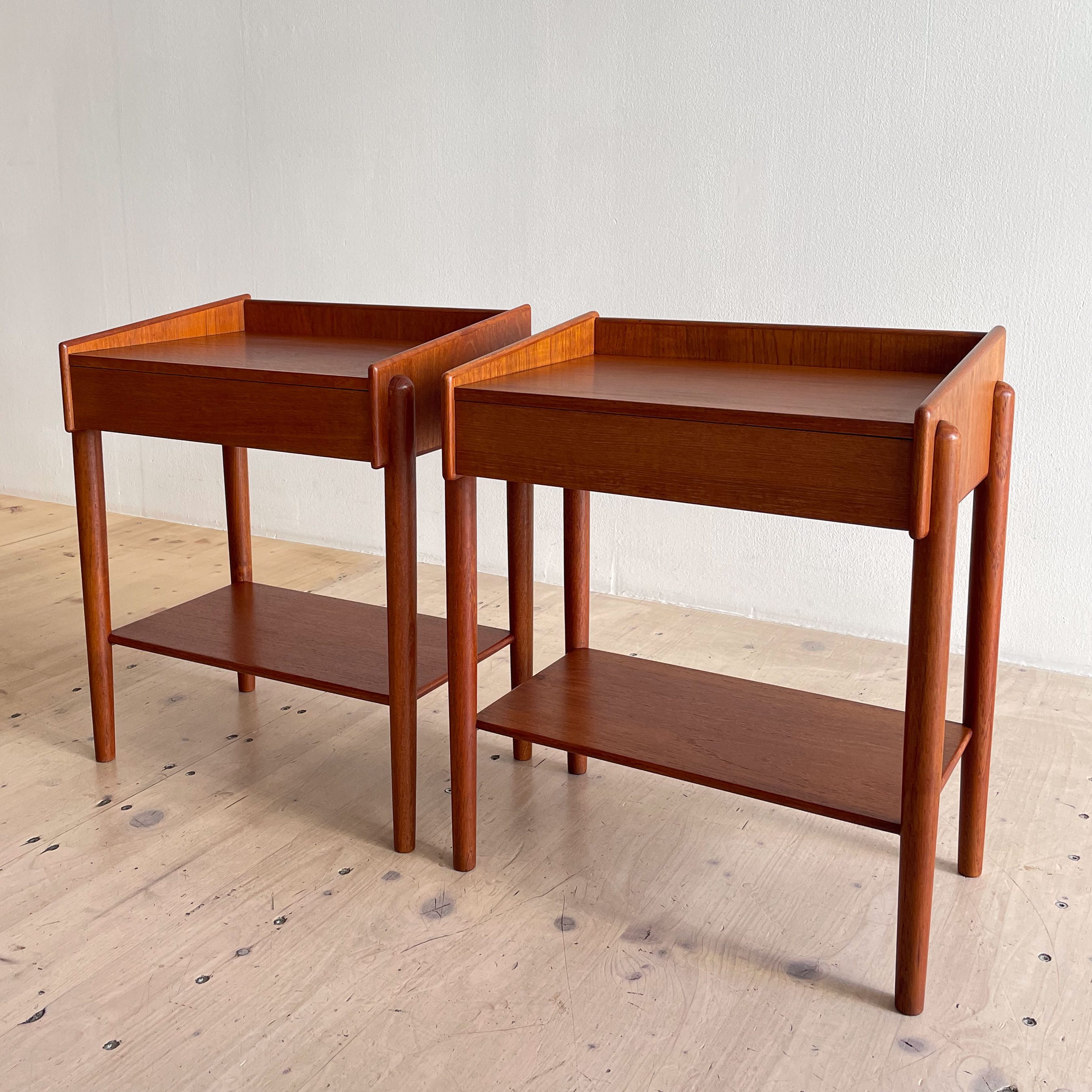 Pair of Borge Mogensen Bedside Tables in Teak. Available at heyday möbel, Grubenstrasse 19, 8045 Zürich, Switzerland.