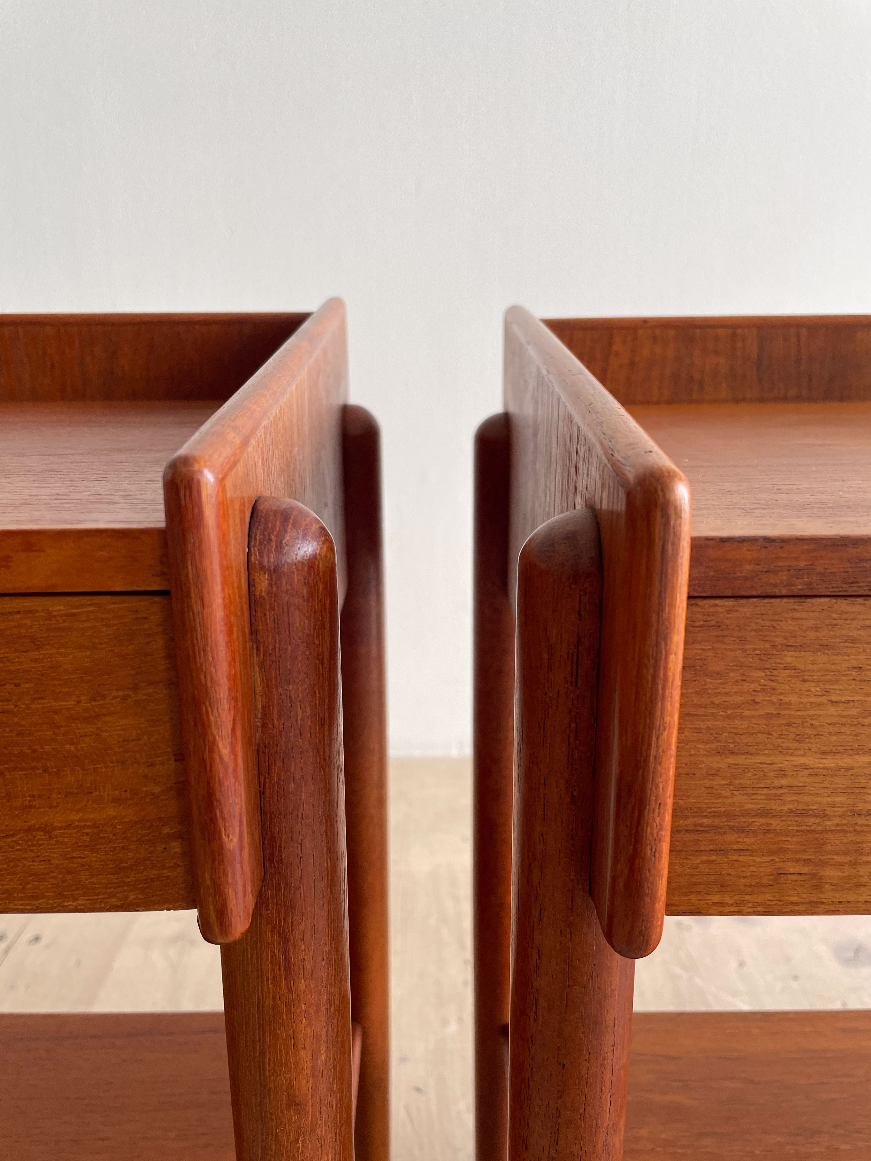 Pair of Borge Mogensen Bedside Tables in Teak. Available at heyday möbel, Grubenstrasse 19, 8045 Zürich, Switzerland.