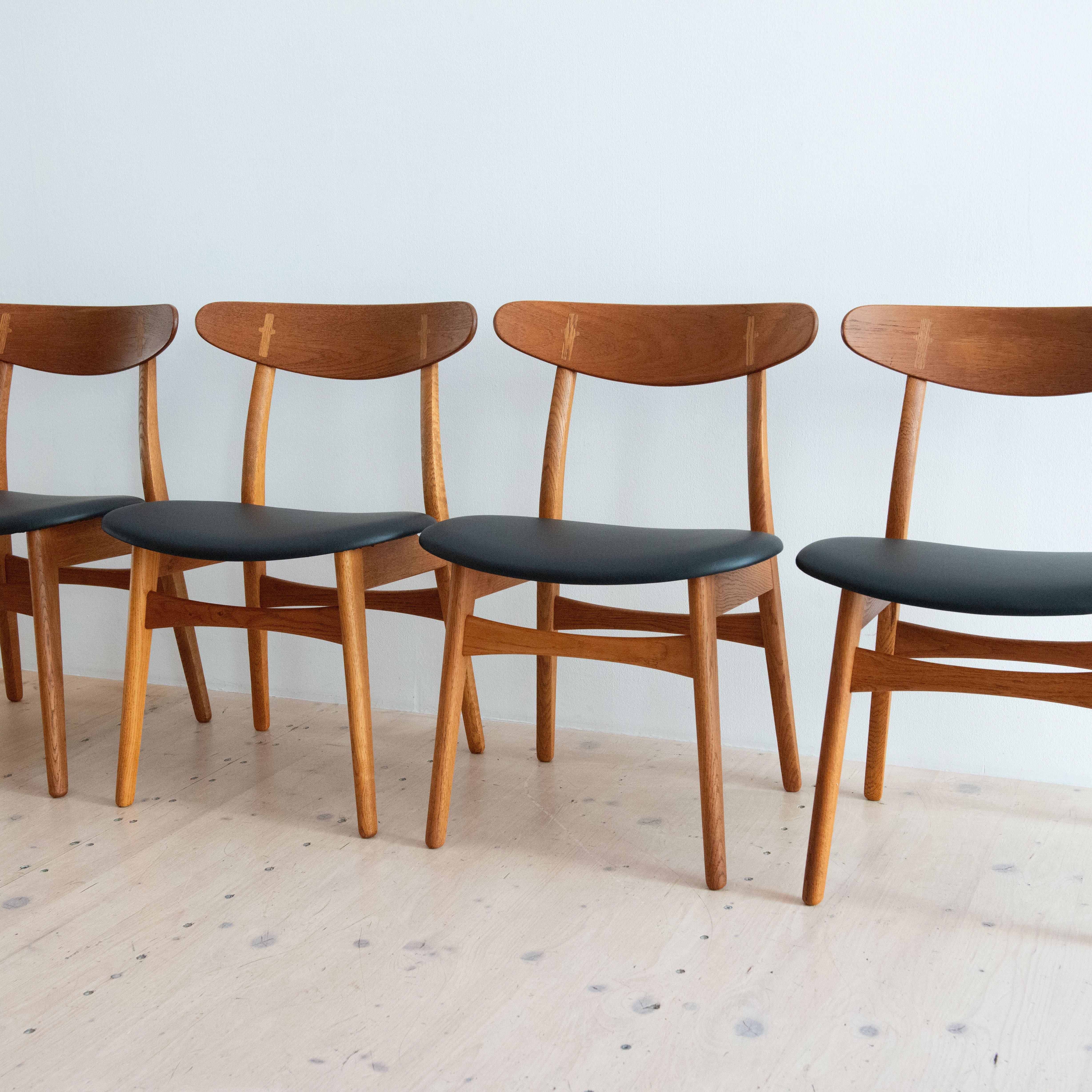 CH30 Dining Chairs in Teak and Oak Hans J. Wegner Carl Hansen & Son Denmark, 1950s