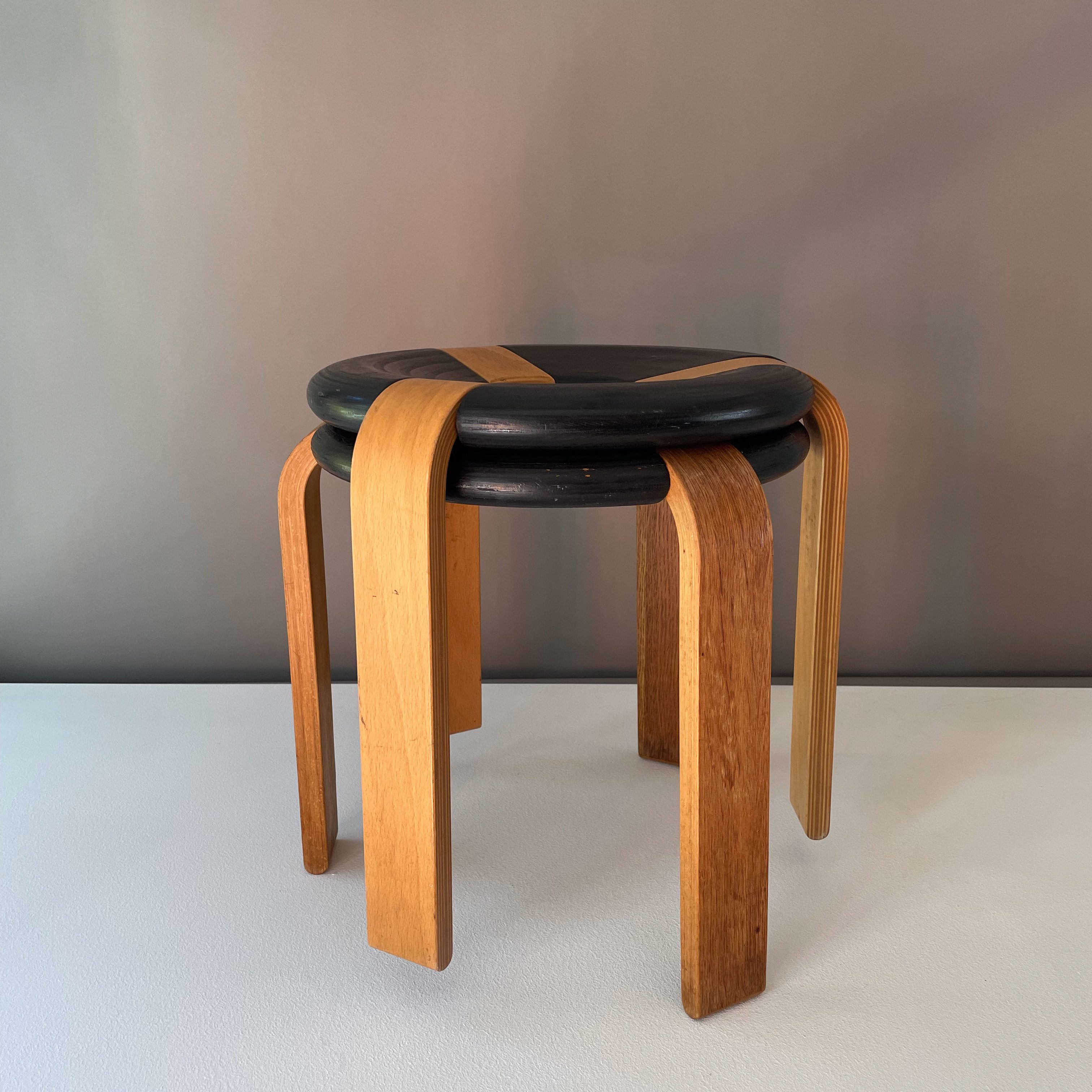 Dot Stools by Rud Thygesen & Johnny Sørensen. Available at heyday möbel, Grubenstrasse 19, 8045 Zürich.