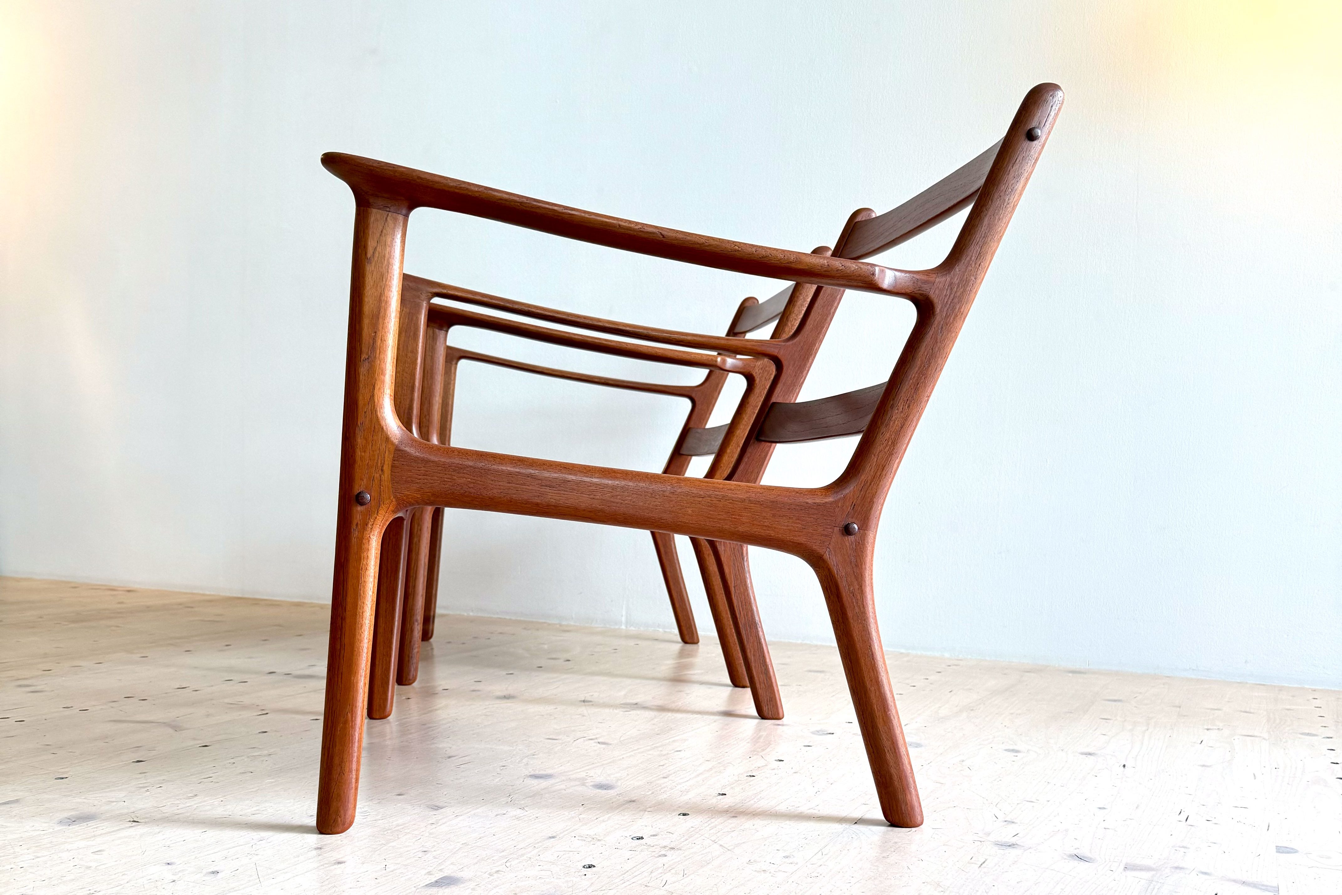 PJ112 Teak Lounge Chairs by Ole Wanscher. Available at heyday möbel, Grubenstrasse 19, 8045 Zürich, Switzerland.