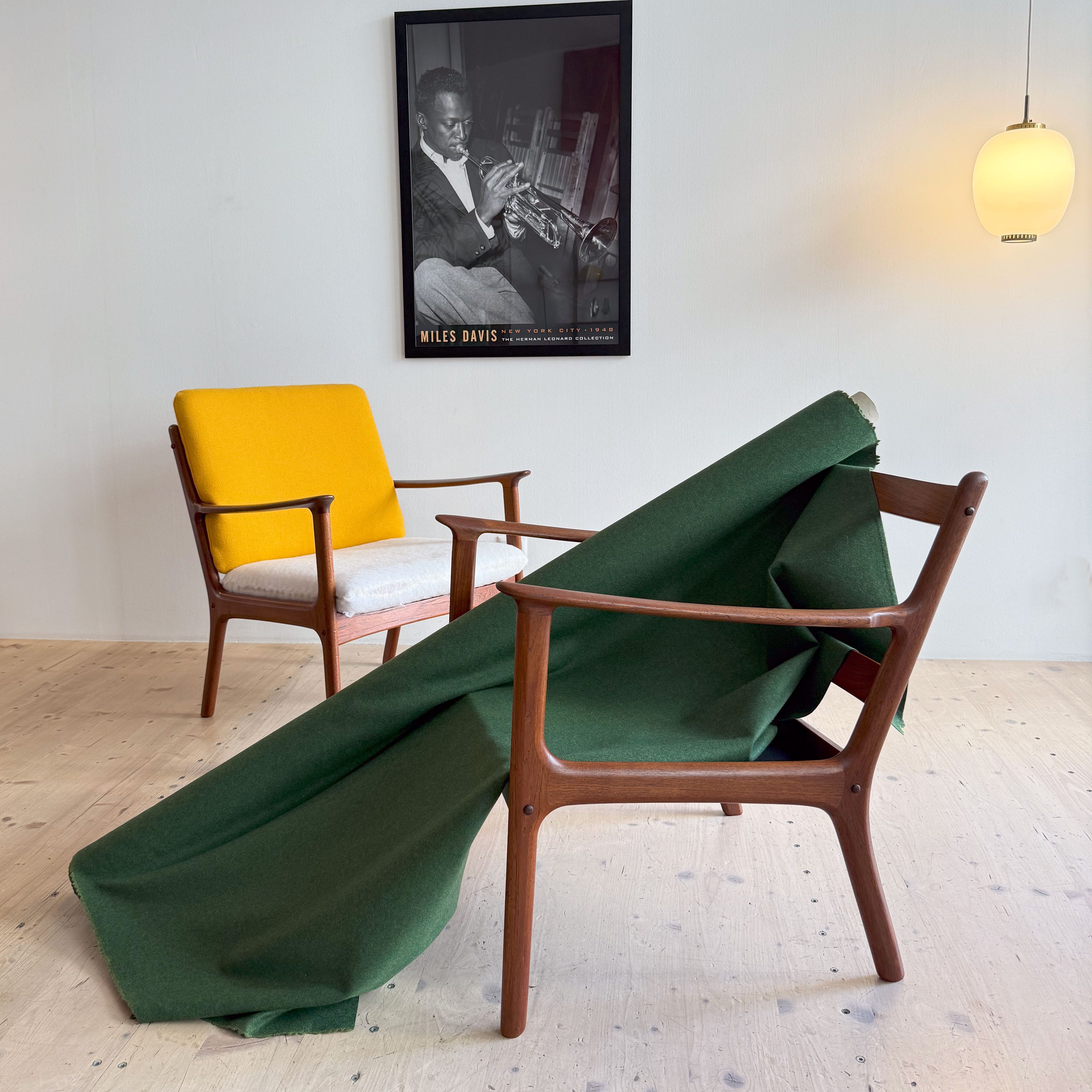PJ112 Teak Lounge Chairs by Ole Wanscher. Available at heyday möbel, Grubenstrasse 19, 8045 Zürich, Switzerland.