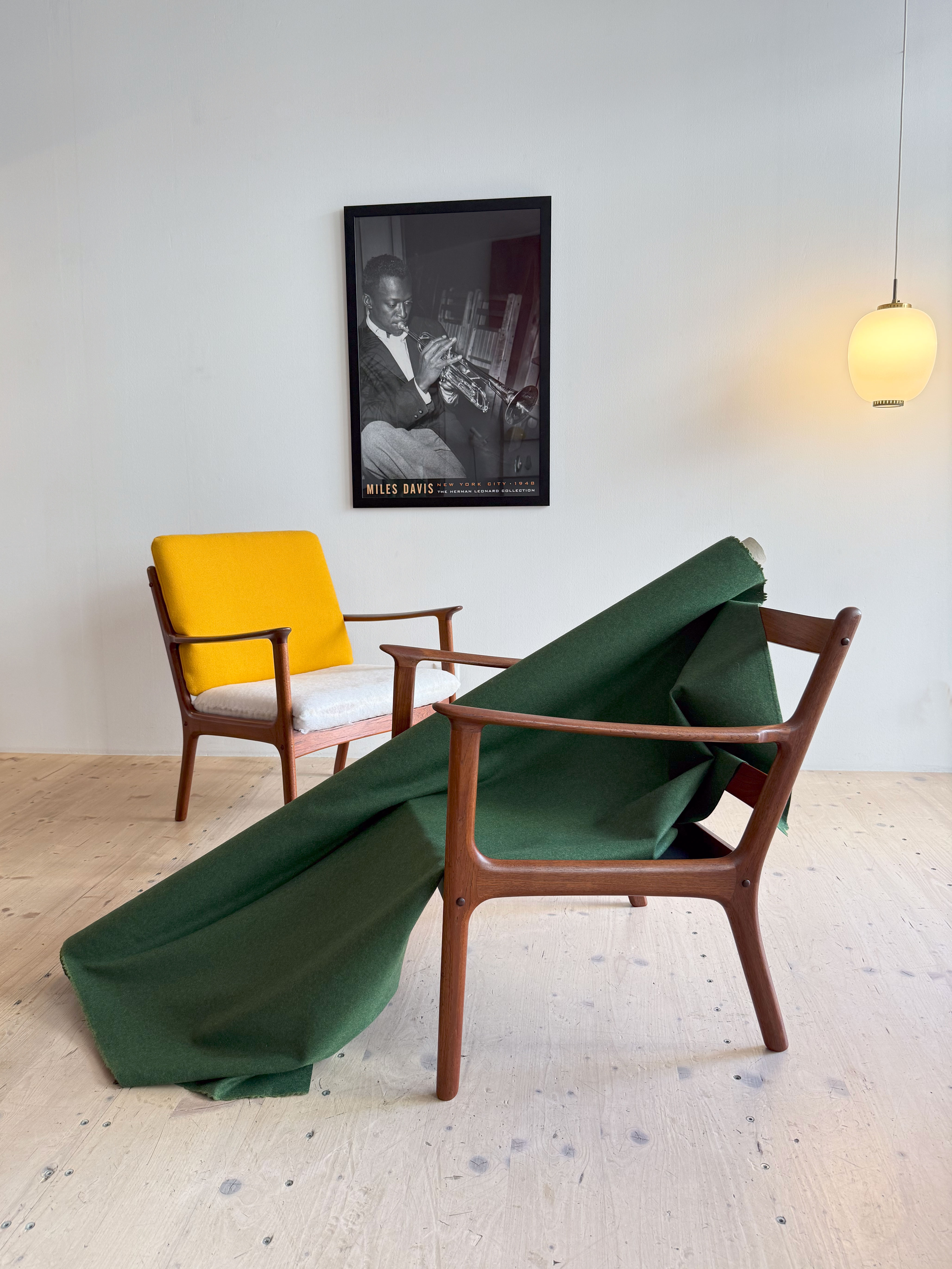 PJ112 Teak Lounge Chairs by Ole Wanscher. Available at heyday möbel, Grubenstrasse 19, 8045 Zürich, Switzerland.