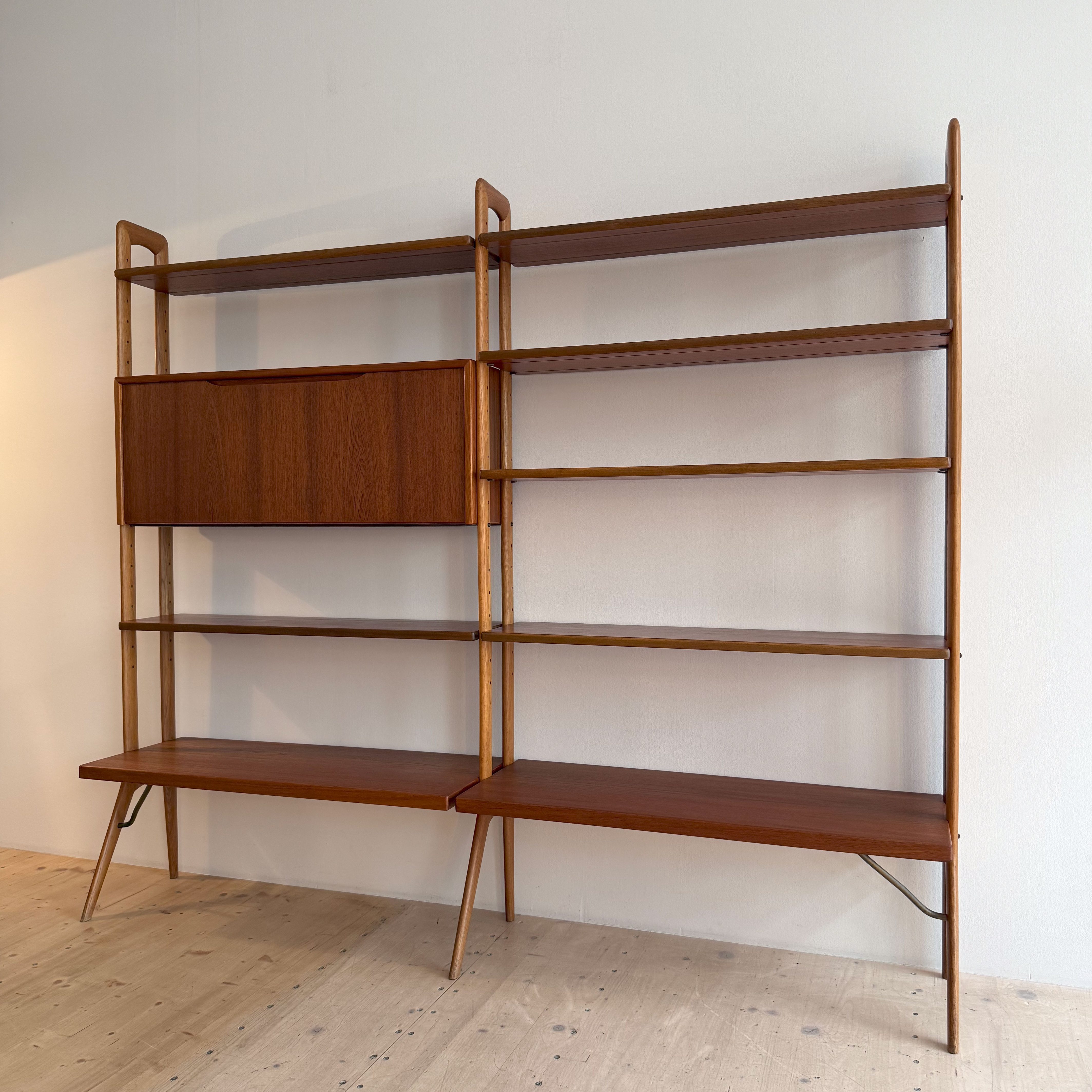 Kurt Østervig Freestanding Teak & Oak Shelving Unit Kurt Østervig K.P. Møbler Denmark, 1960’s