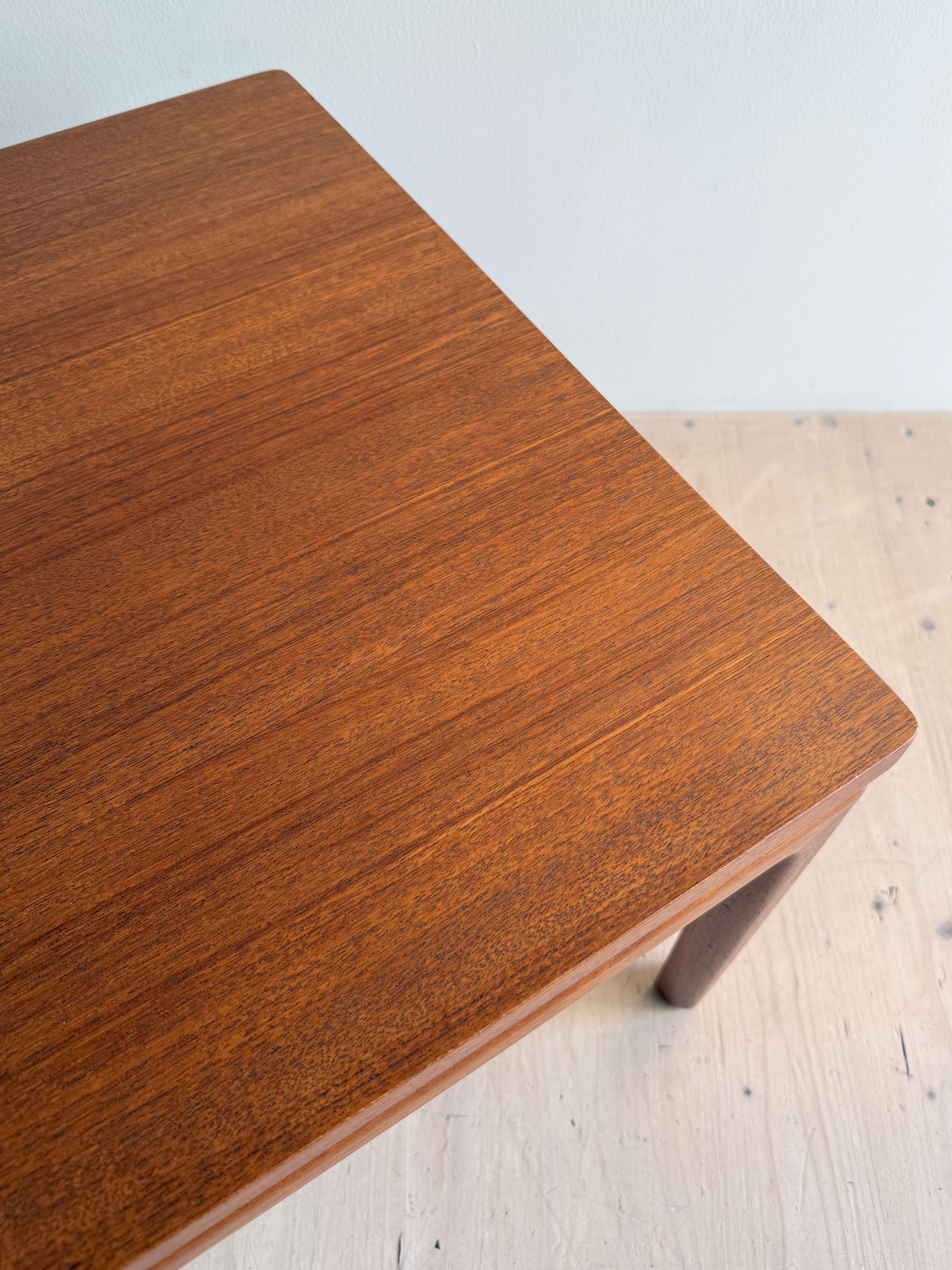 Senator Lounge Table by Ole Wanscher. Available at heyday möbel.