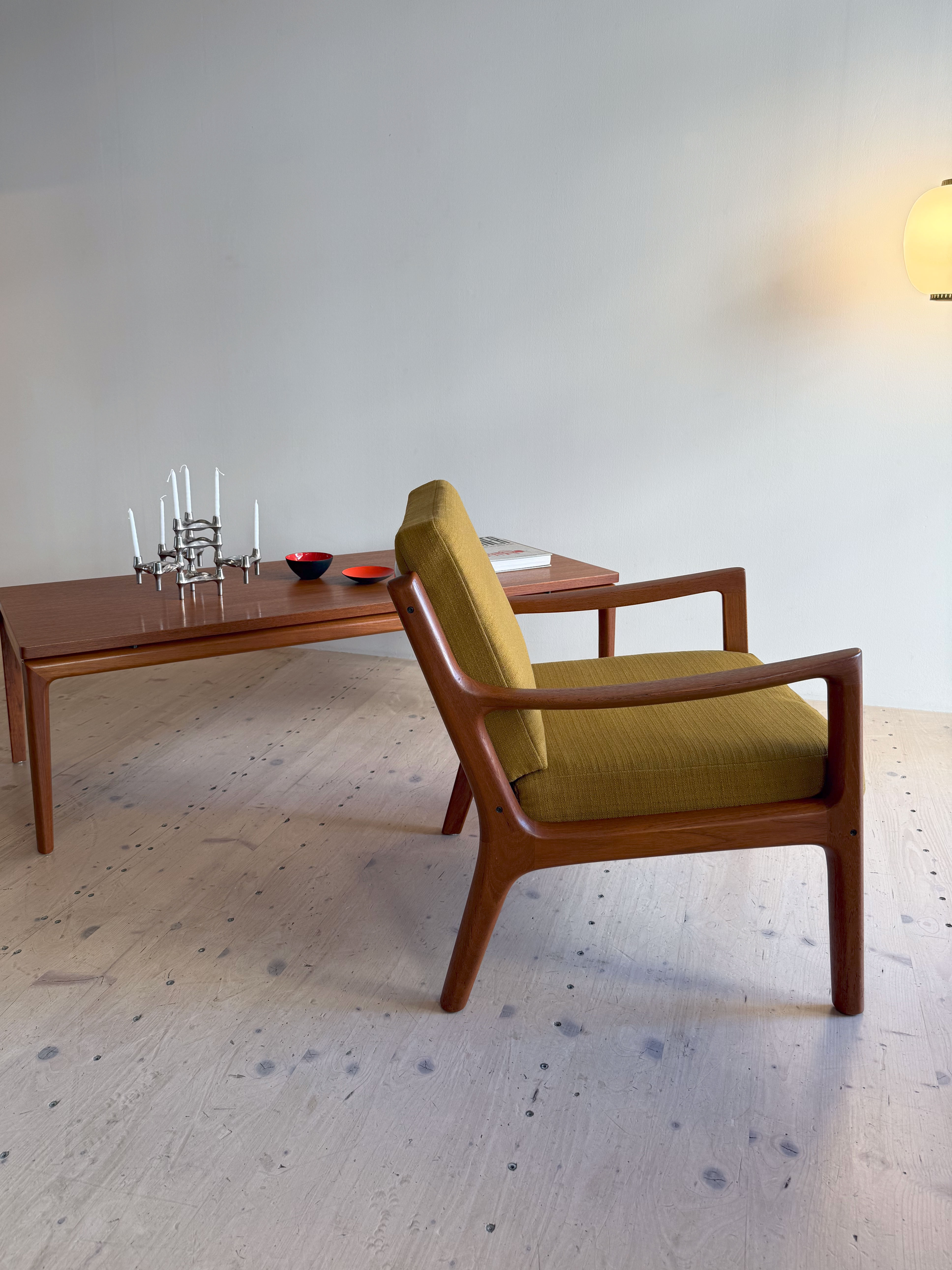 Senator Lounge Table by Ole Wanscher. Available at heyday möbel.