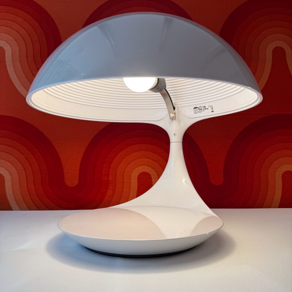 Elio Martinelli Cobra Lamp. Available at heyday möbel. Grubenstrasse 19, 8045 Zürich.