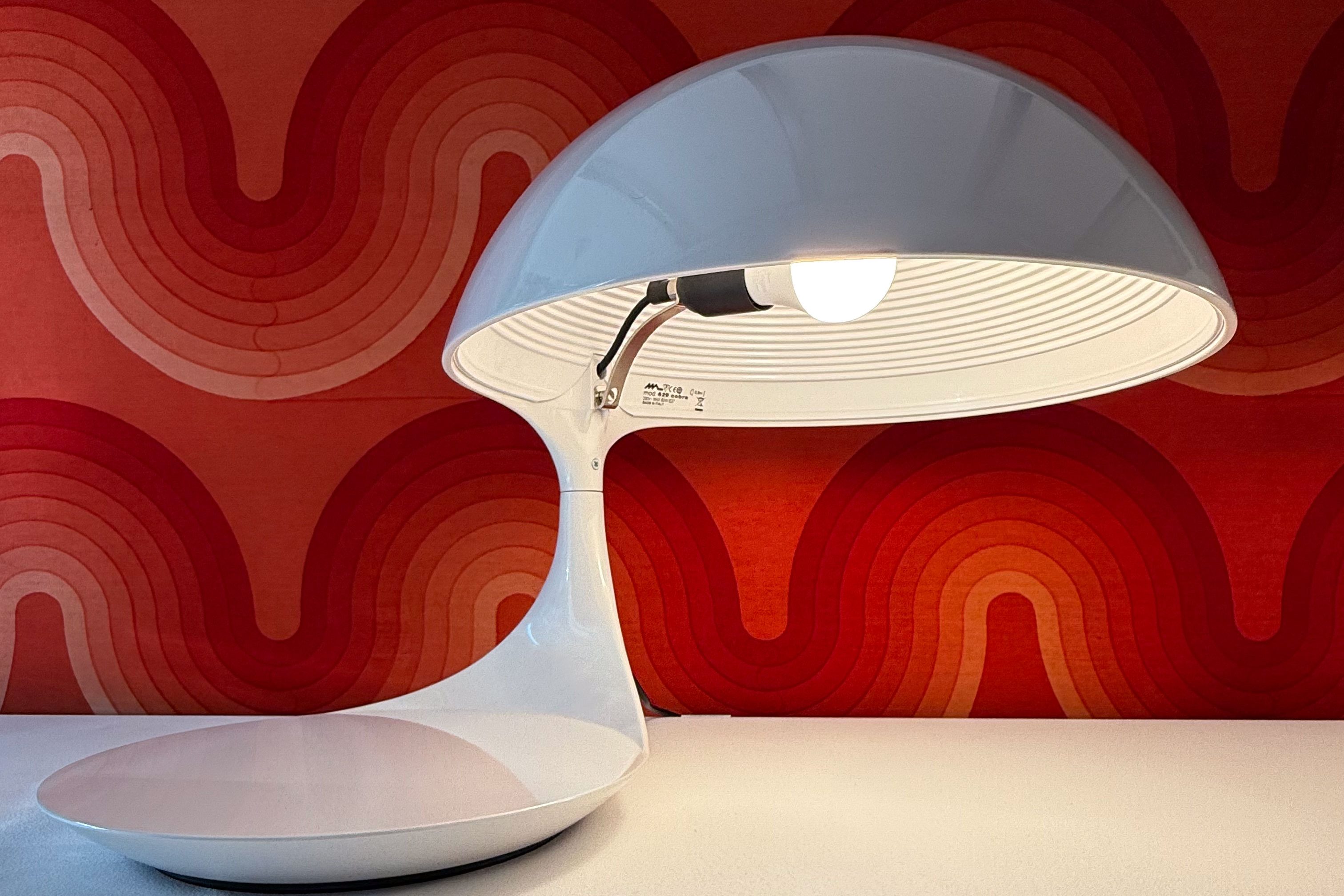 Elio Martinelli Cobra Lamp. Available at heyday möbel. Grubenstrasse 19, 8045 Zürich.
