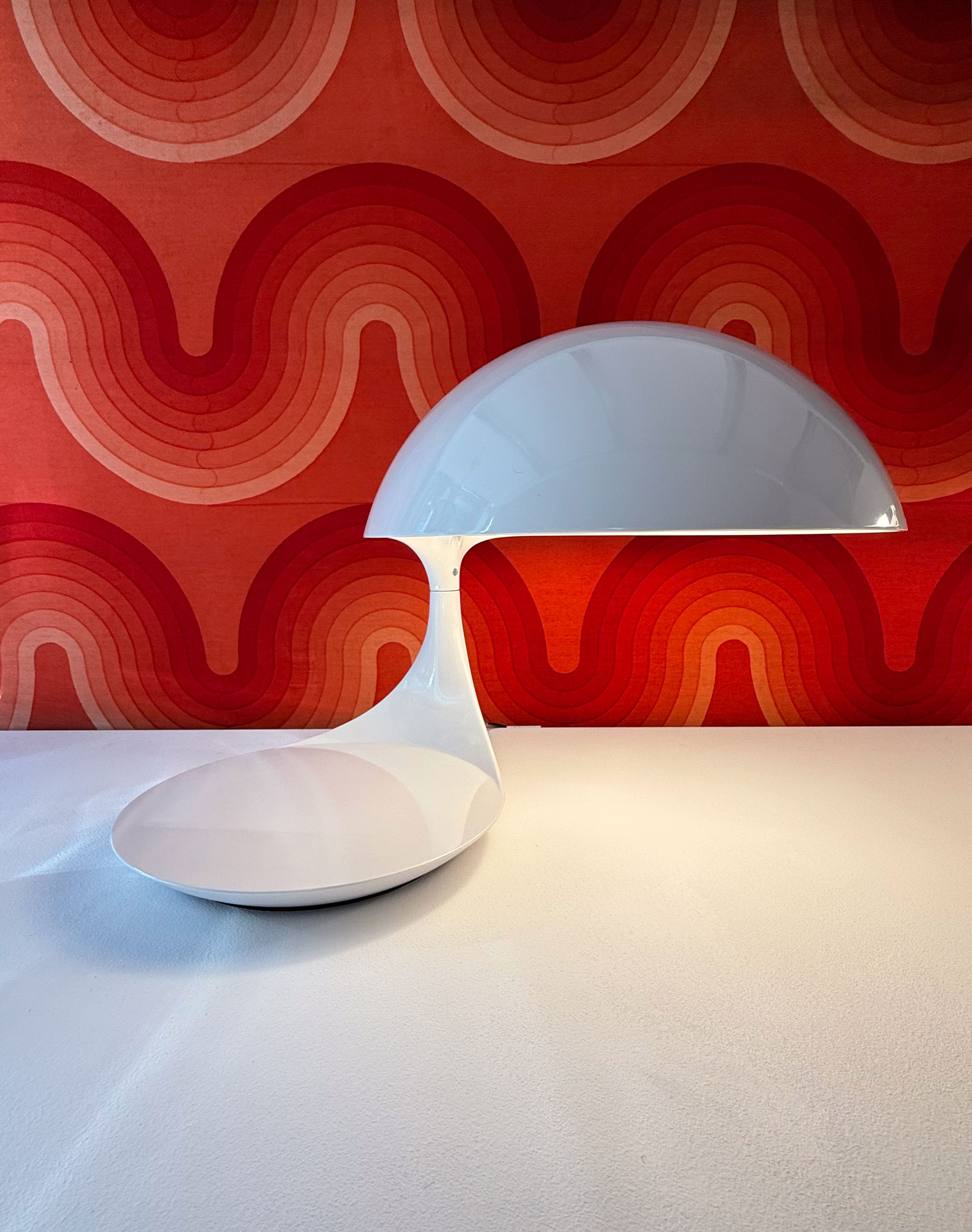 Elio Martinelli Cobra Lamp. Available at heyday möbel. Grubenstrasse 19, 8045 Zürich.