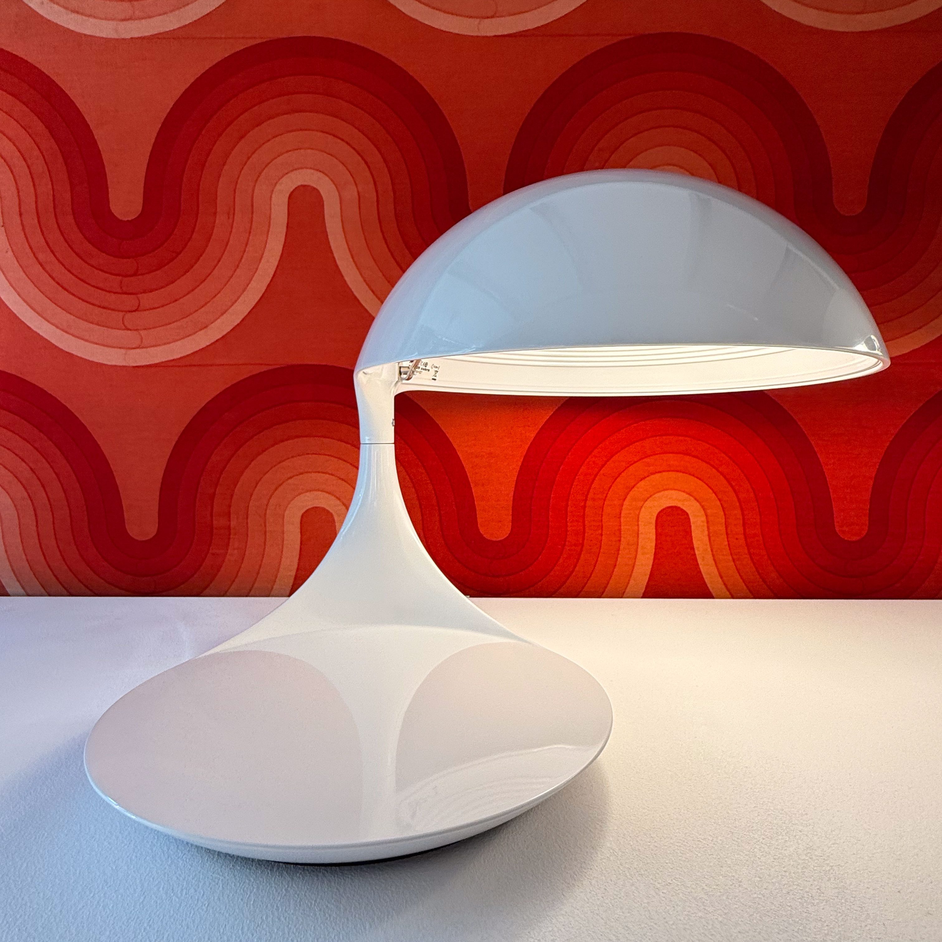 Elio Martinelli Cobra Lamp. Available at heyday möbel. Grubenstrasse 19, 8045 Zürich.