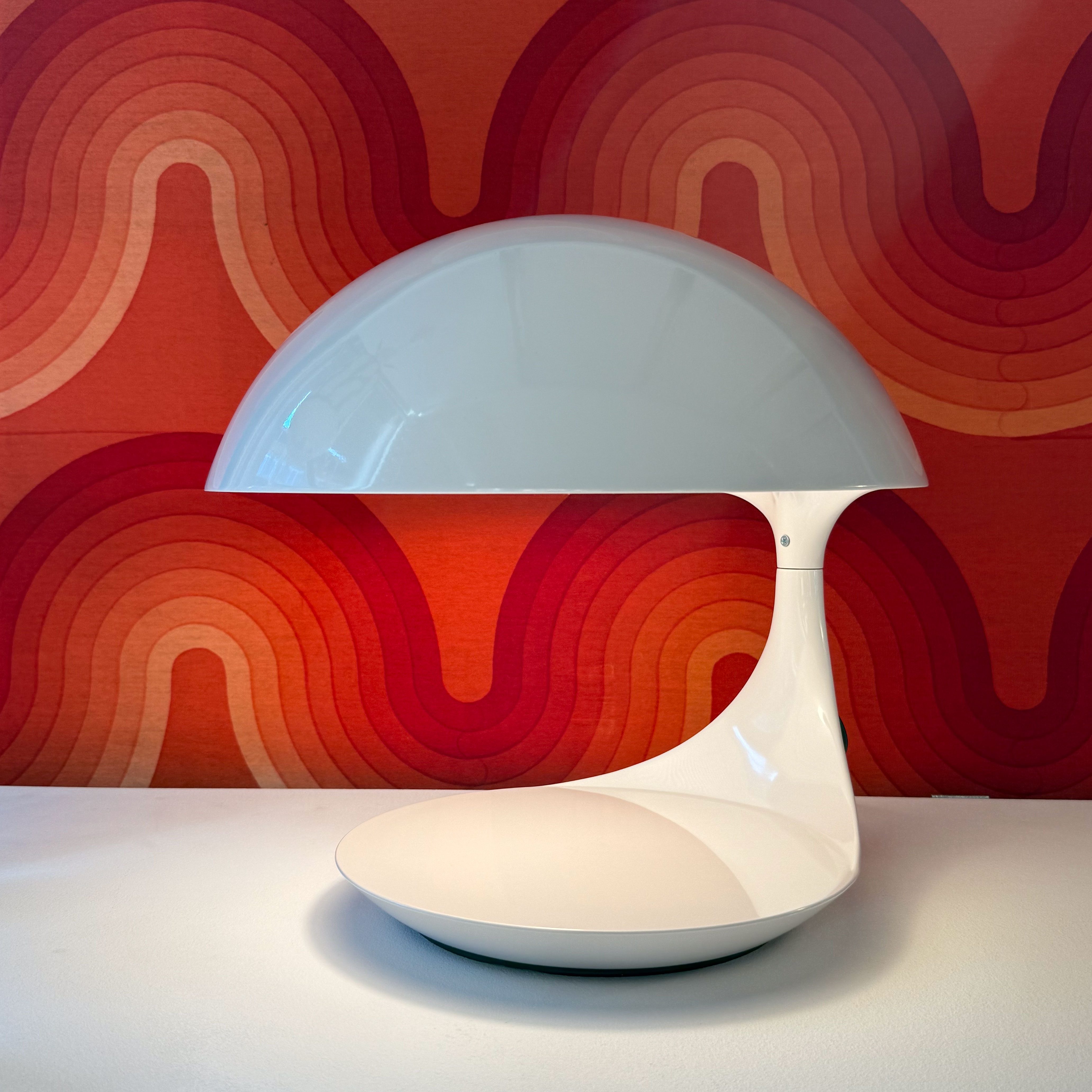 Elio Martinelli Cobra Lamp. Available at heyday möbel. Grubenstrasse 19, 8045 Zürich.