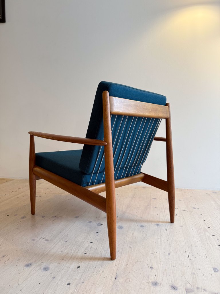 France & Daverkosen Teak Lounge Chair Model 118 by Grete Jalk. Produced in Denmark in the 1950s. Reupholstered with high quality Danish wool in petrol green.