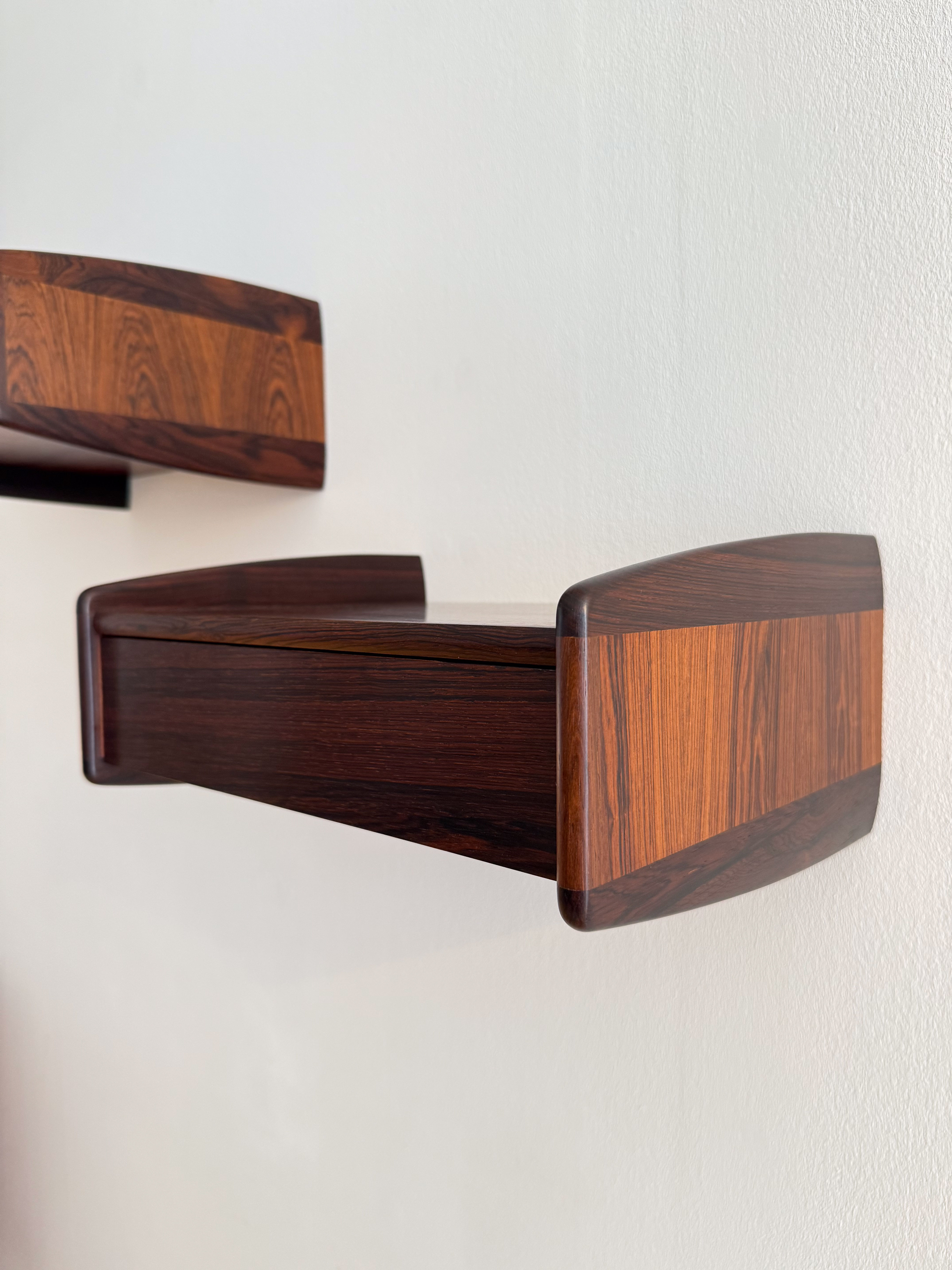 Floating Bedside Drawers in Rosewood. Produced in Denmark in the 1960s by Melvin Mikkelsen. Available at heyday möbel, Grubenstrasse 19, 8045 Zürich.