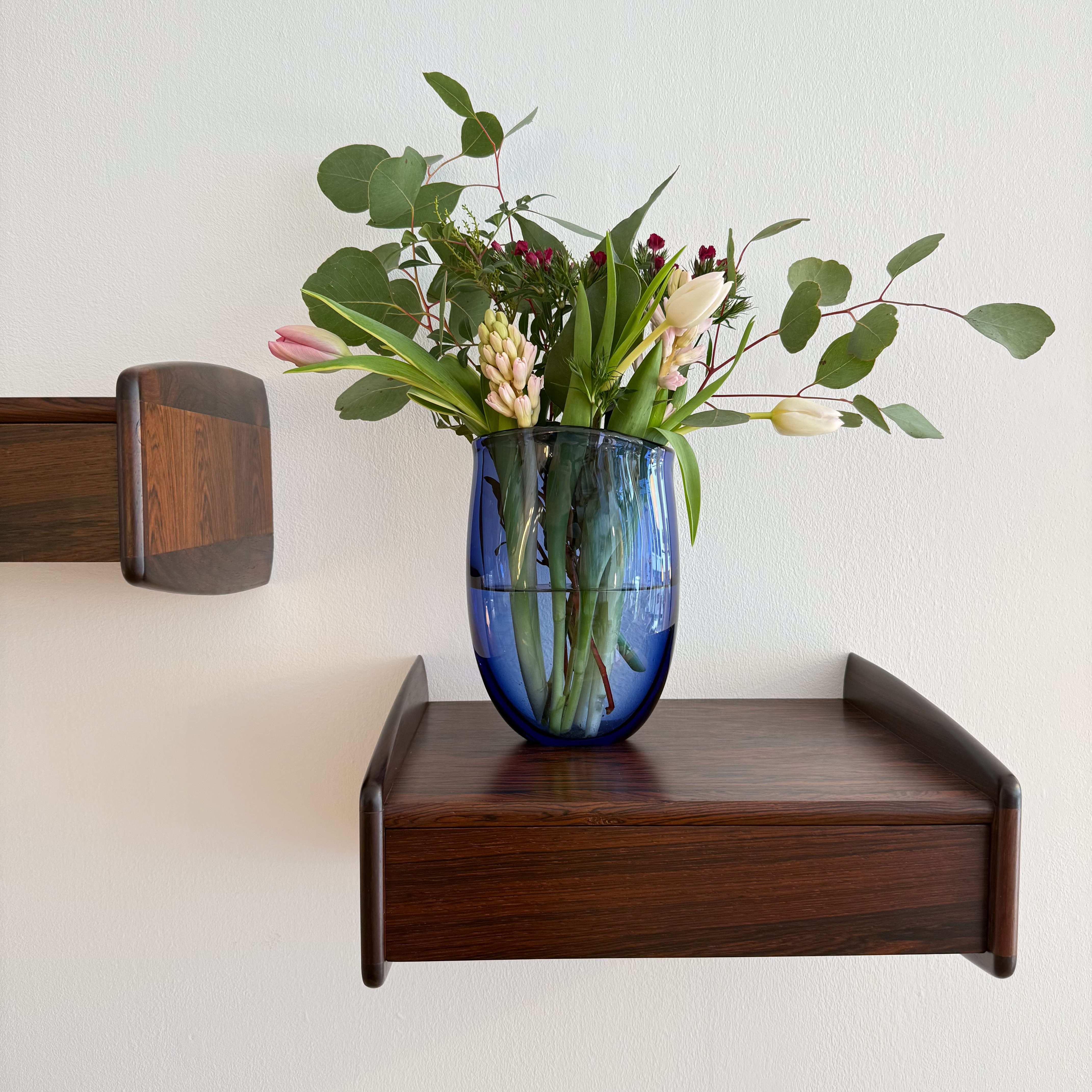 Floating Bedside Drawers in Rosewood. Produced in Denmark in the 1960s by Melvin Mikkelsen. Available at heyday möbel, Grubenstrasse 19, 8045 Zürich.