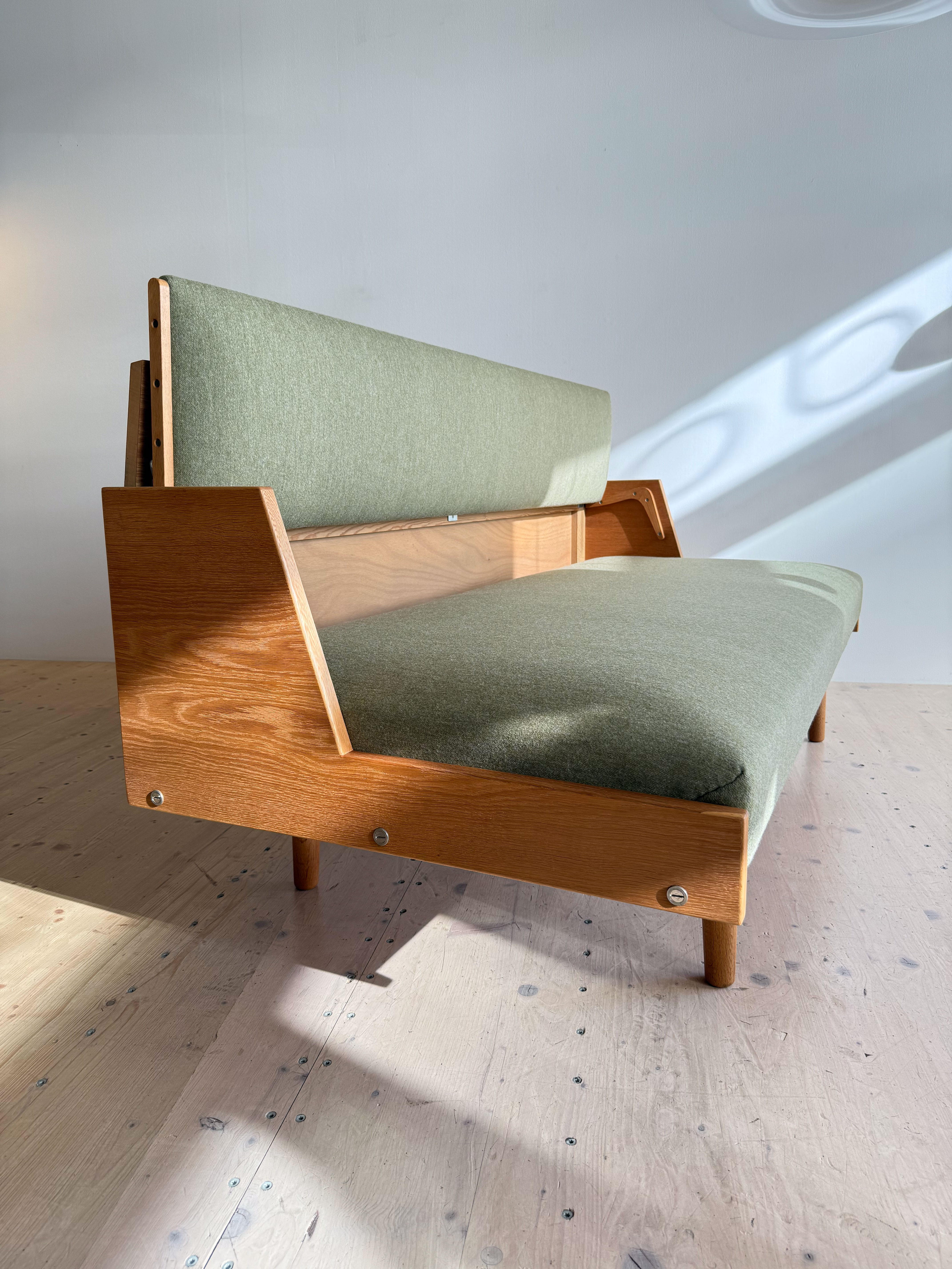 Hans J. Wegner Daybed Sofa in Oak GE-258 by Getama. Made in Denmark in the 1950s. Reupholstered in Olive Green Danish Wool.