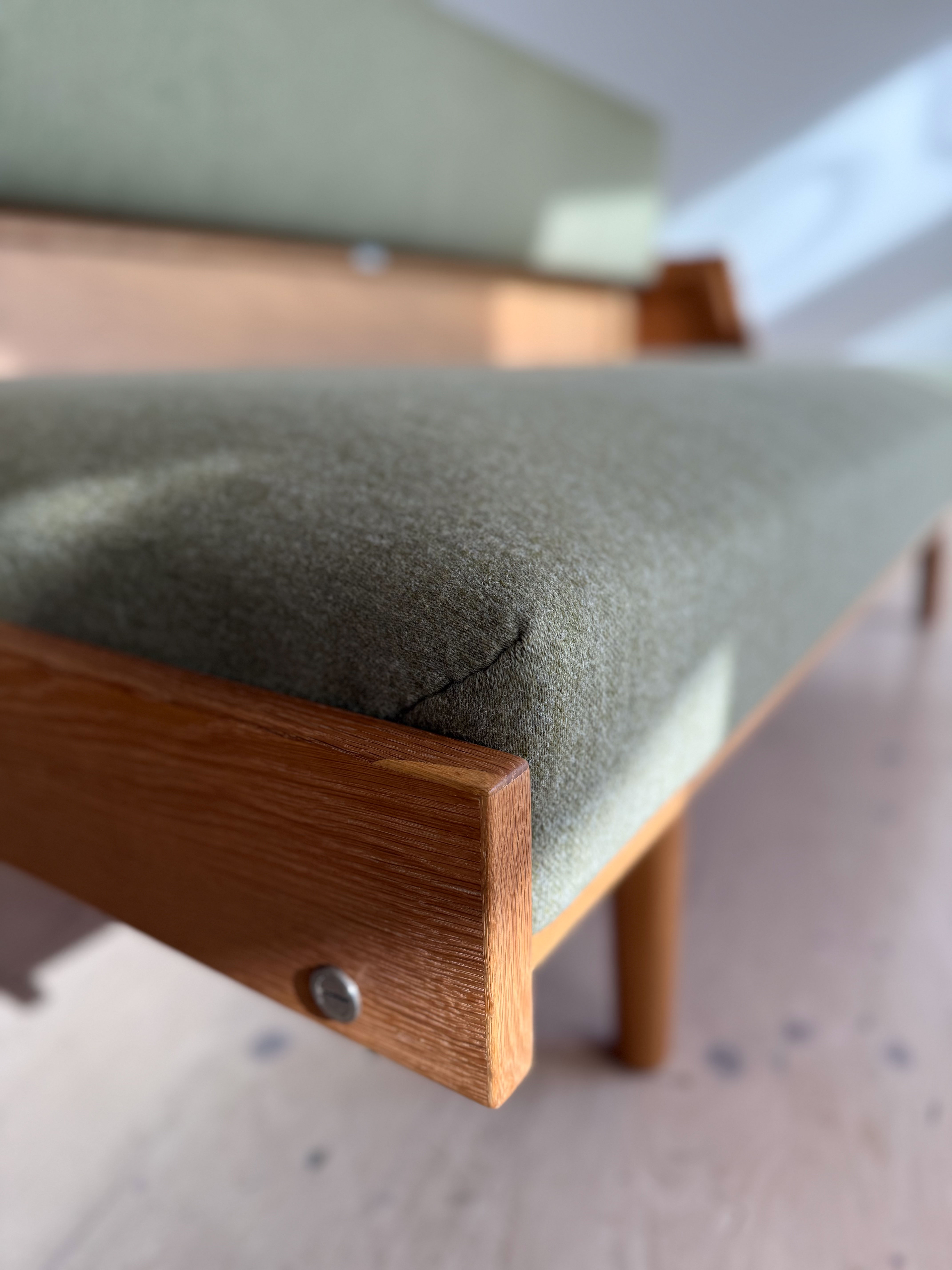 Hans J. Wegner Daybed Sofa in Oak GE-258 by Getama. Made in Denmark in the 1950s. Reupholstered in Olive Green Danish Wool.