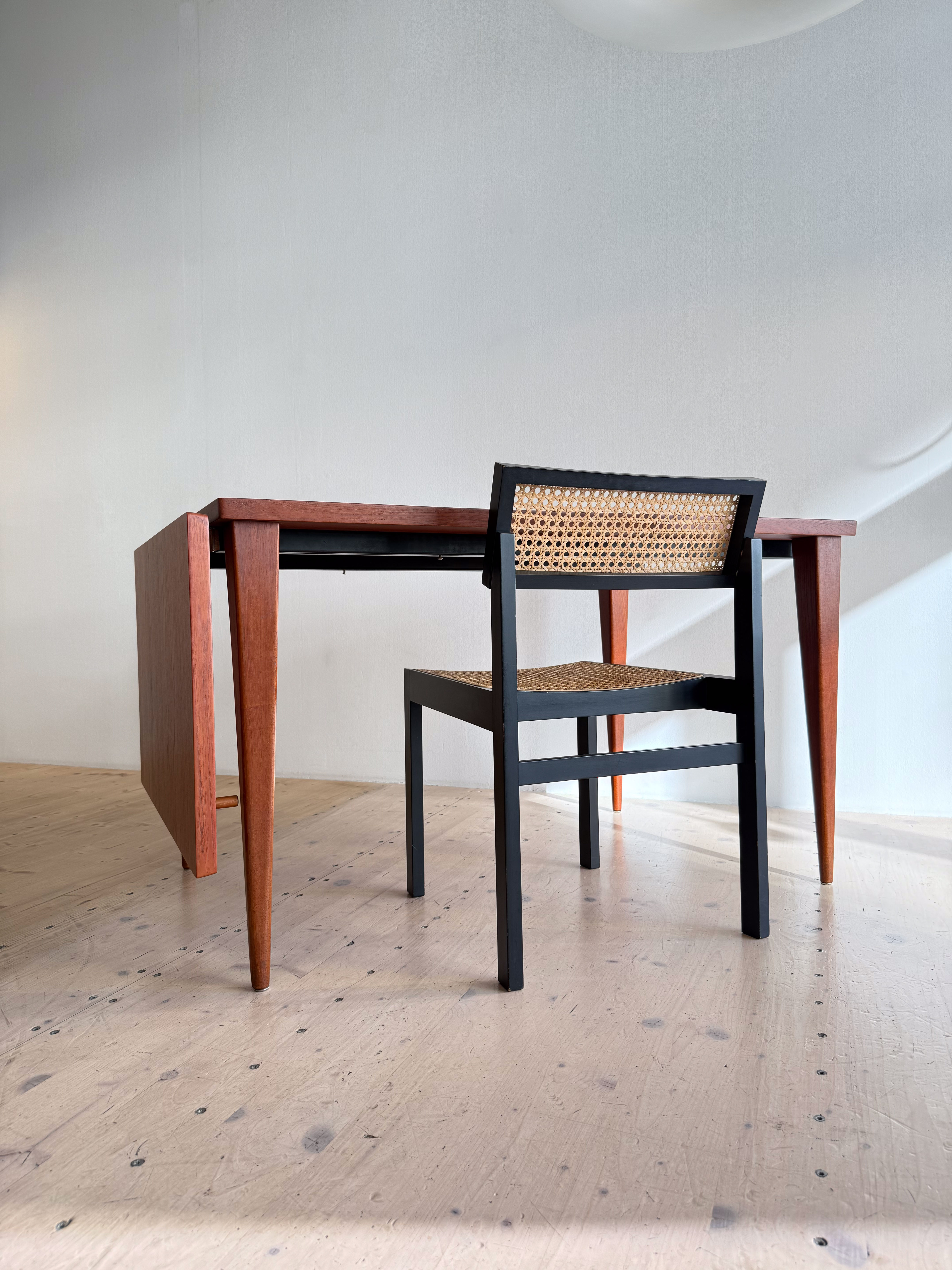 Nanna Ditzel Dining Table in Teak. Available at heyday möbel, Grubenstrasse 19, 8045 Zürich.
