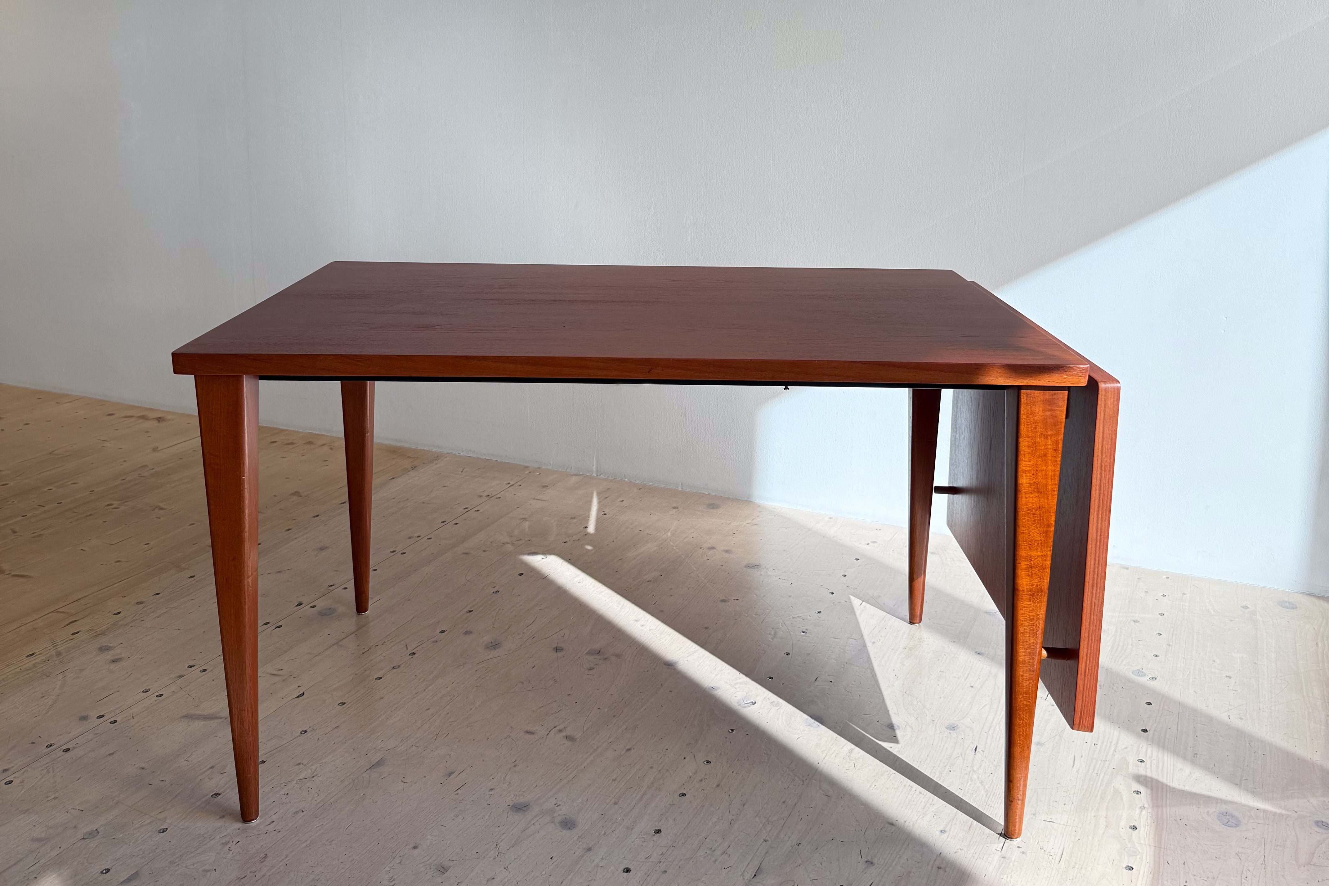 Nanna Ditzel Dining Table in Teak. Available at heyday möbel, Grubenstrasse 19, 8045 Zürich.