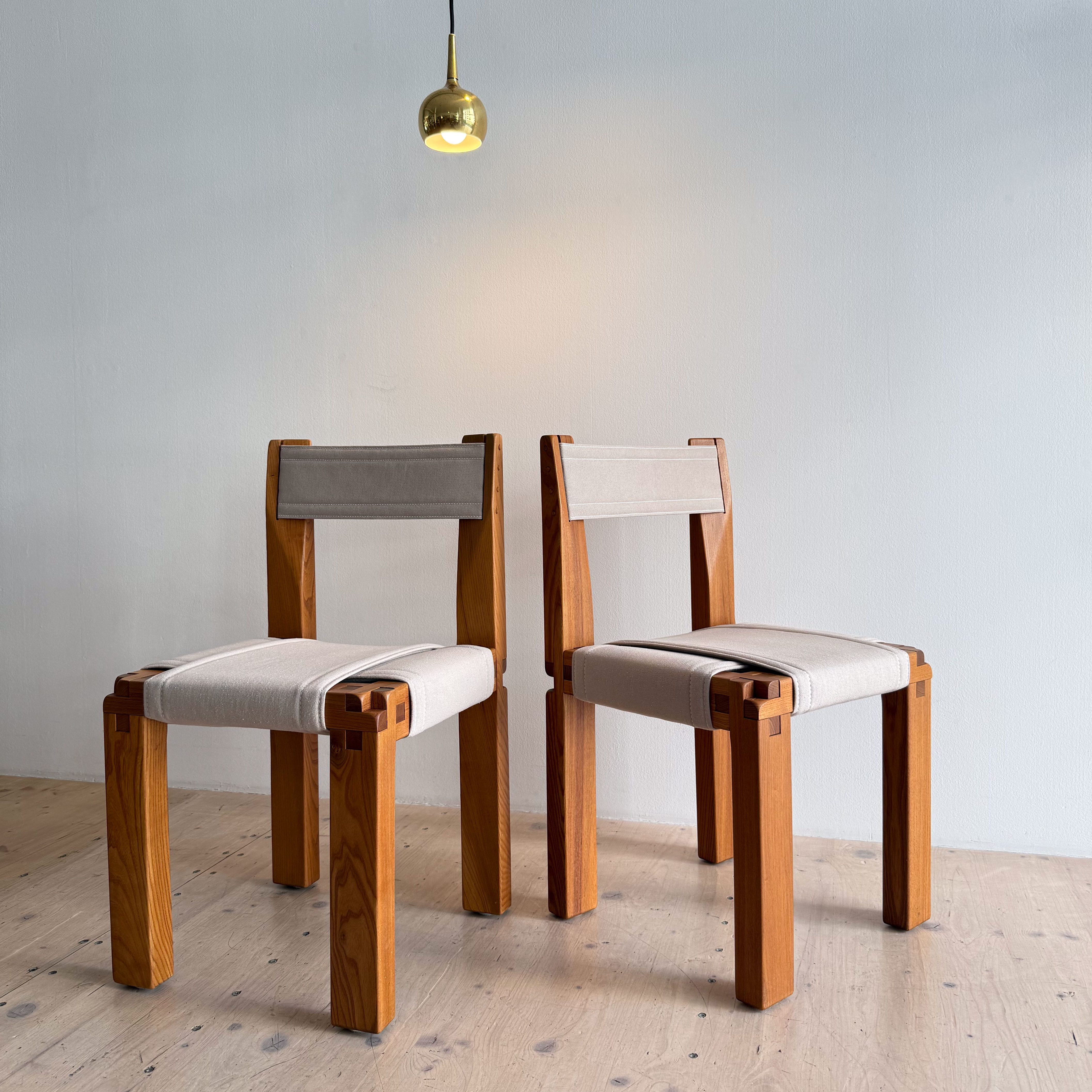 Pierrre Chapo Vintage Ensemble in Elm Wood: Pierre Chapo Dining Table TO2 France 1963 and Pierre Chapo Dining Chairs S11 in Elm and Canvas France 1966